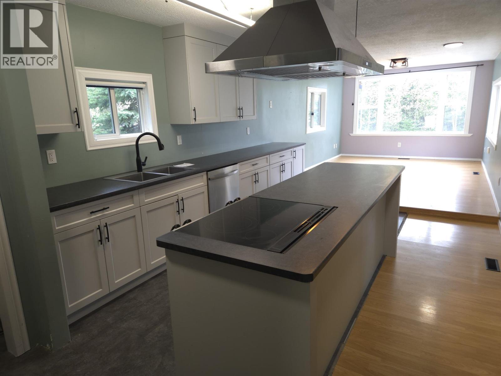 7142 Bear Road, Prince George, BC - Indoor Photo Showing Kitchen With Double Sink
