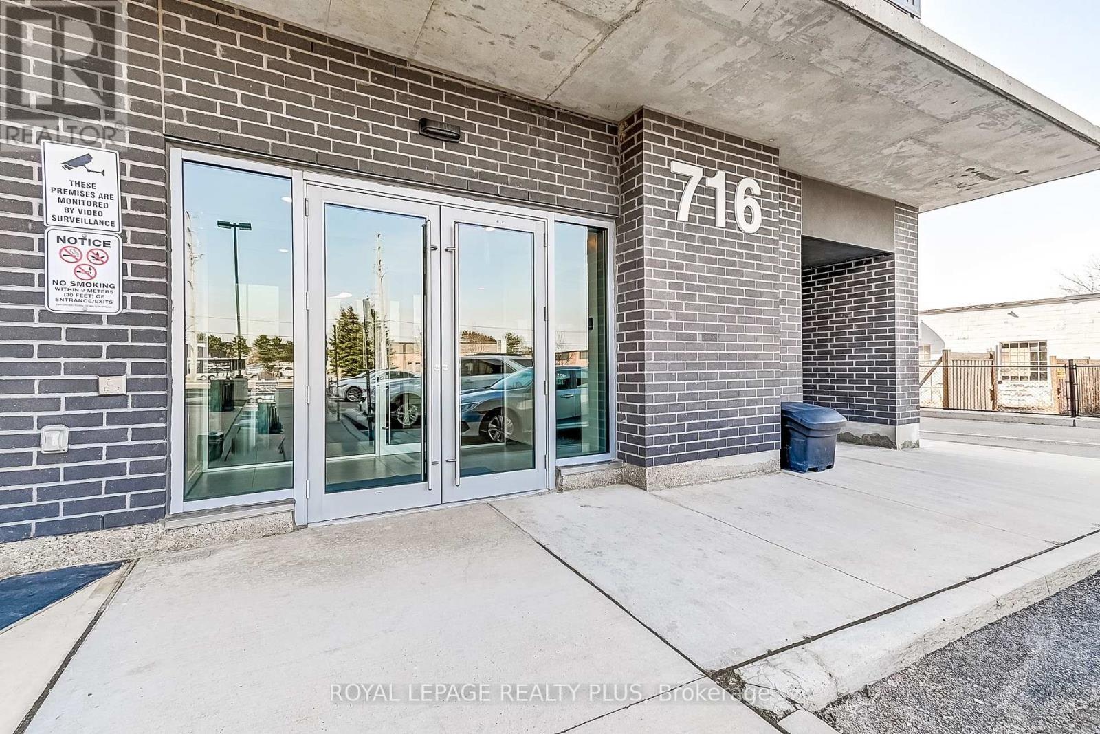 708 - 716 Main Street E, Milton, ON - Outdoor