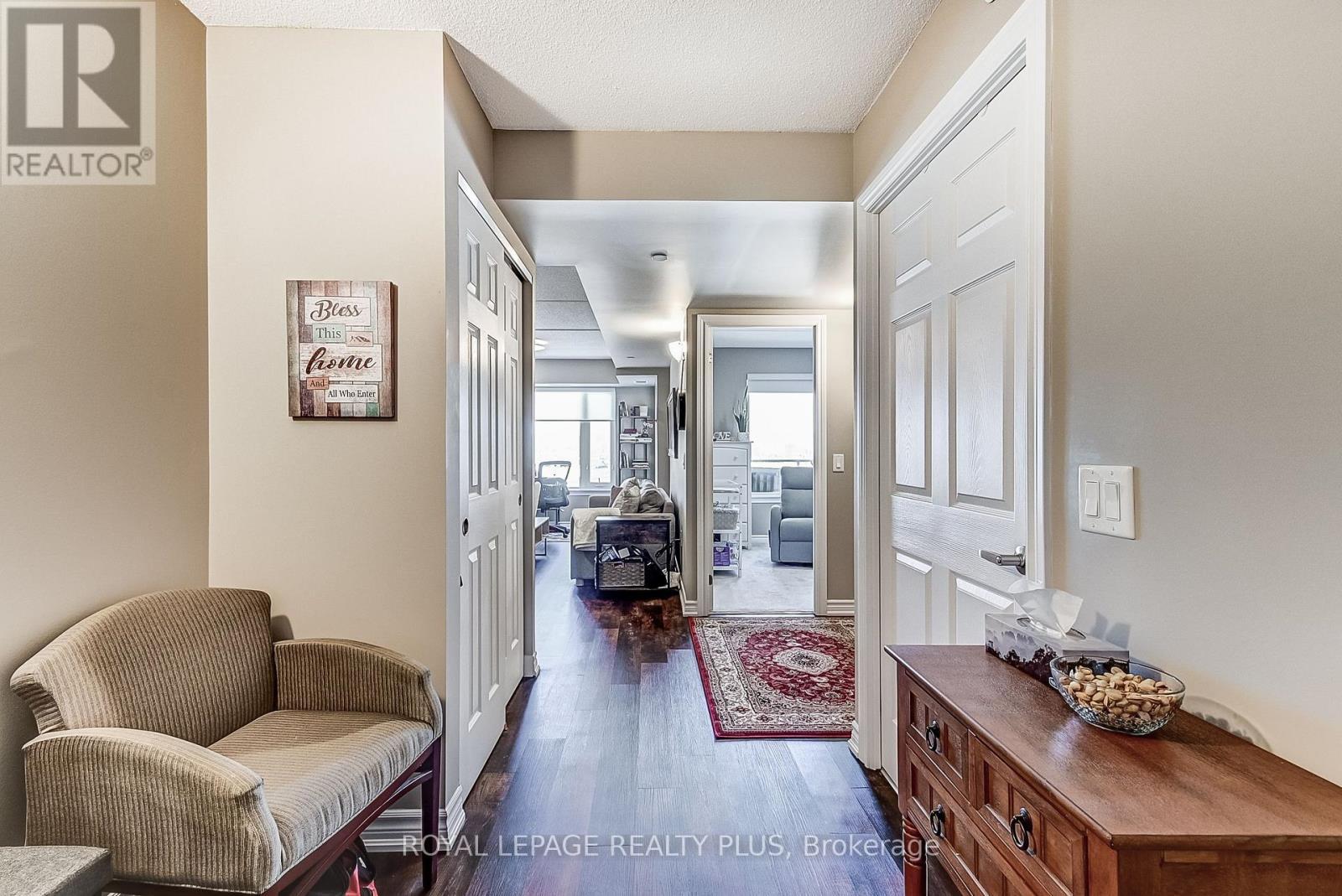 708 - 716 Main Street E, Milton, ON - Indoor