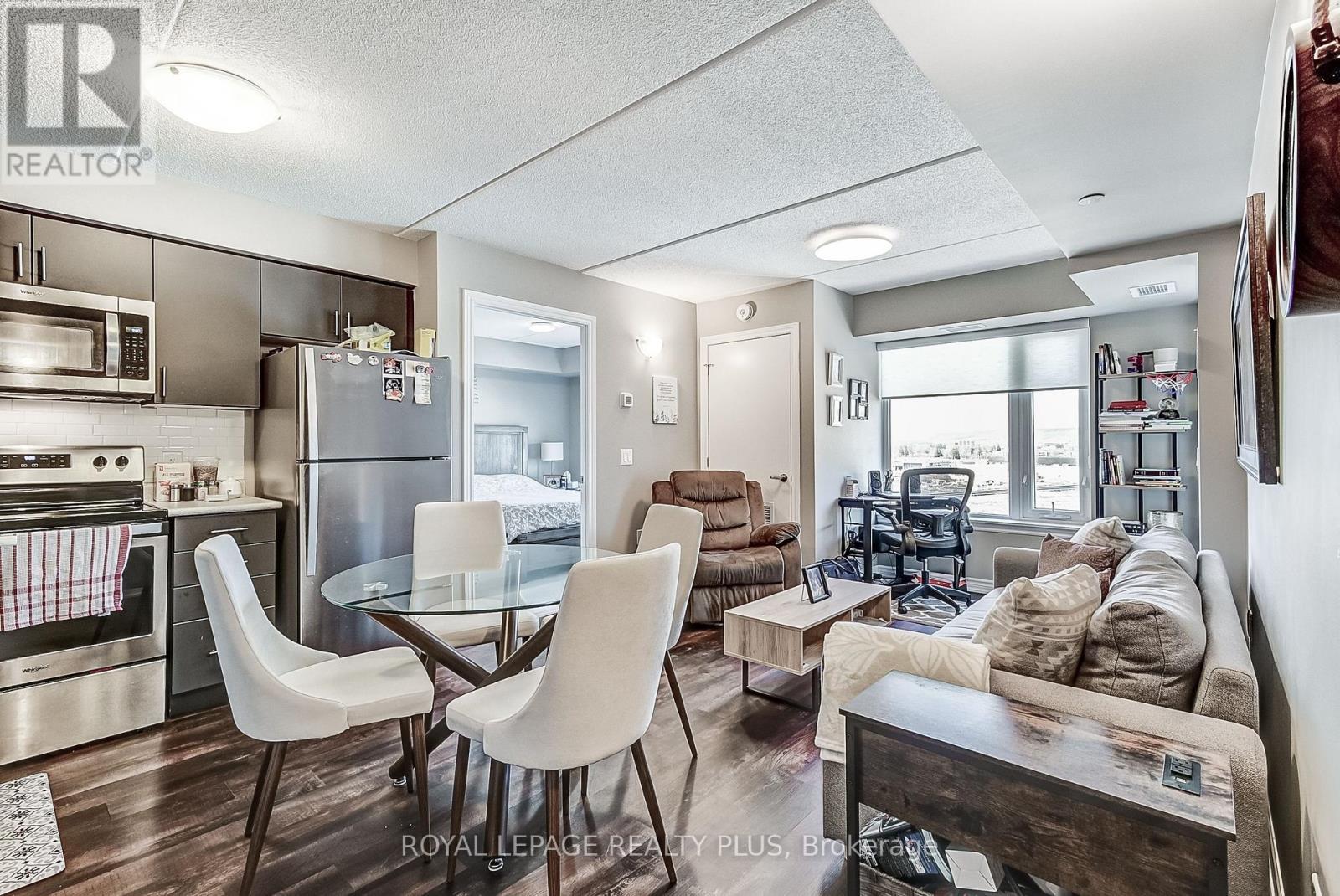 708 - 716 Main Street E, Milton, ON - Indoor