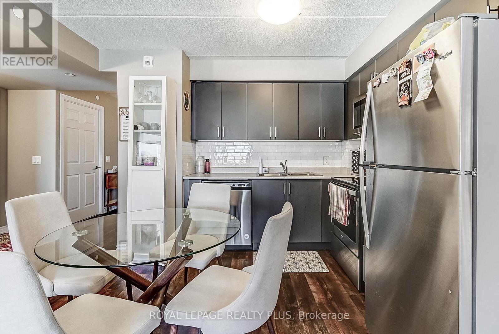 708 - 716 Main Street E, Milton, ON - Indoor