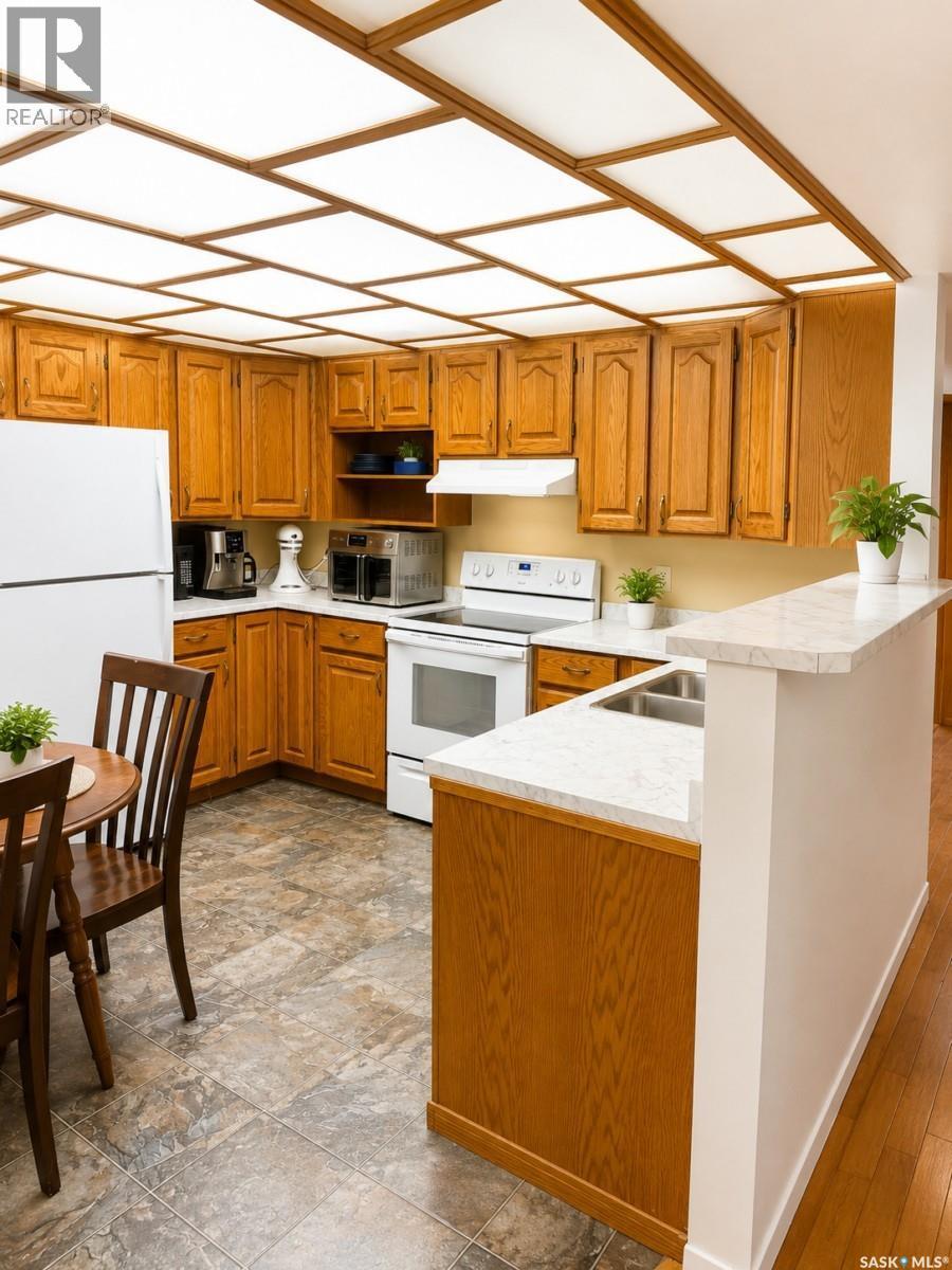 102 419 Main Street, Saskatoon, SK - Indoor Photo Showing Kitchen With Double Sink