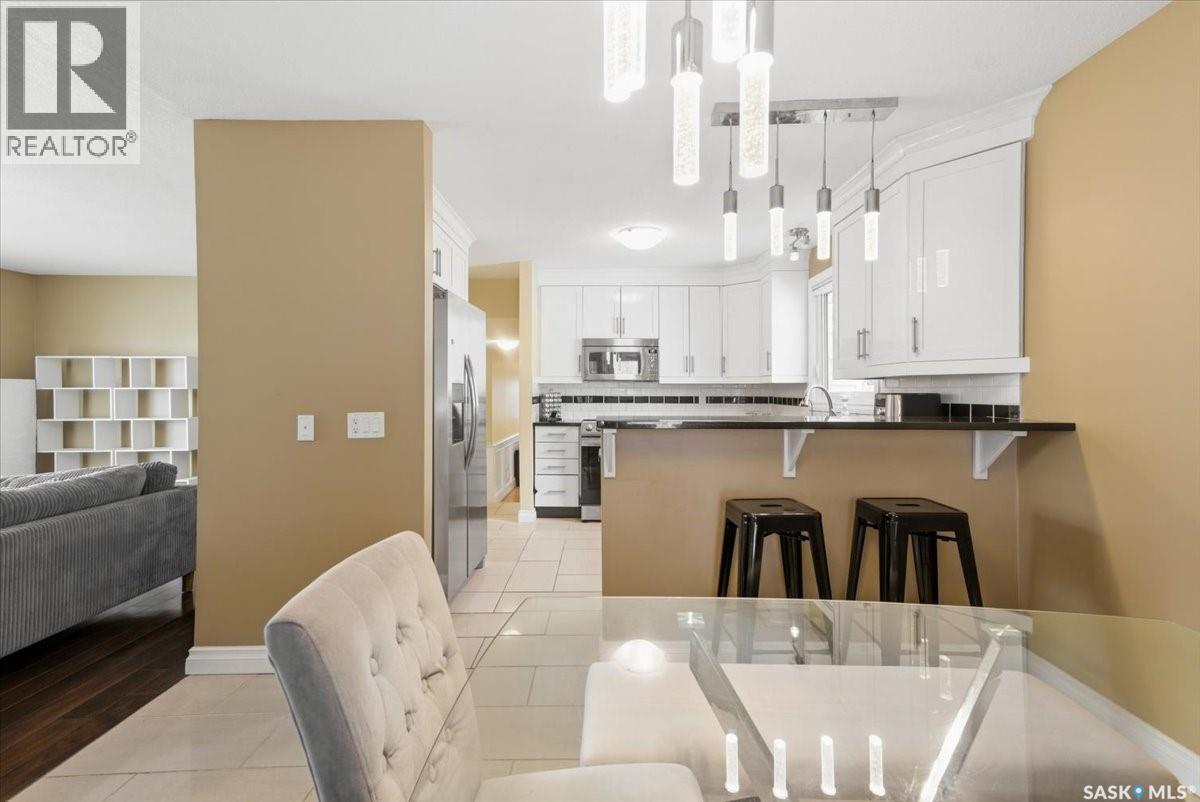 182 Lincoln Drive, Regina, SK - Indoor Photo Showing Dining Room