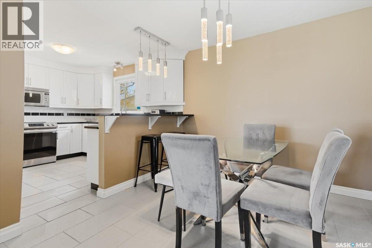 182 Lincoln Drive, Regina, SK - Indoor Photo Showing Dining Room