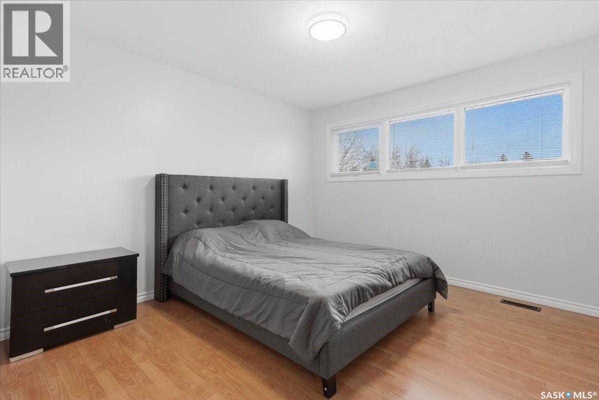 182 Lincoln Drive, Regina, SK - Indoor Photo Showing Bedroom