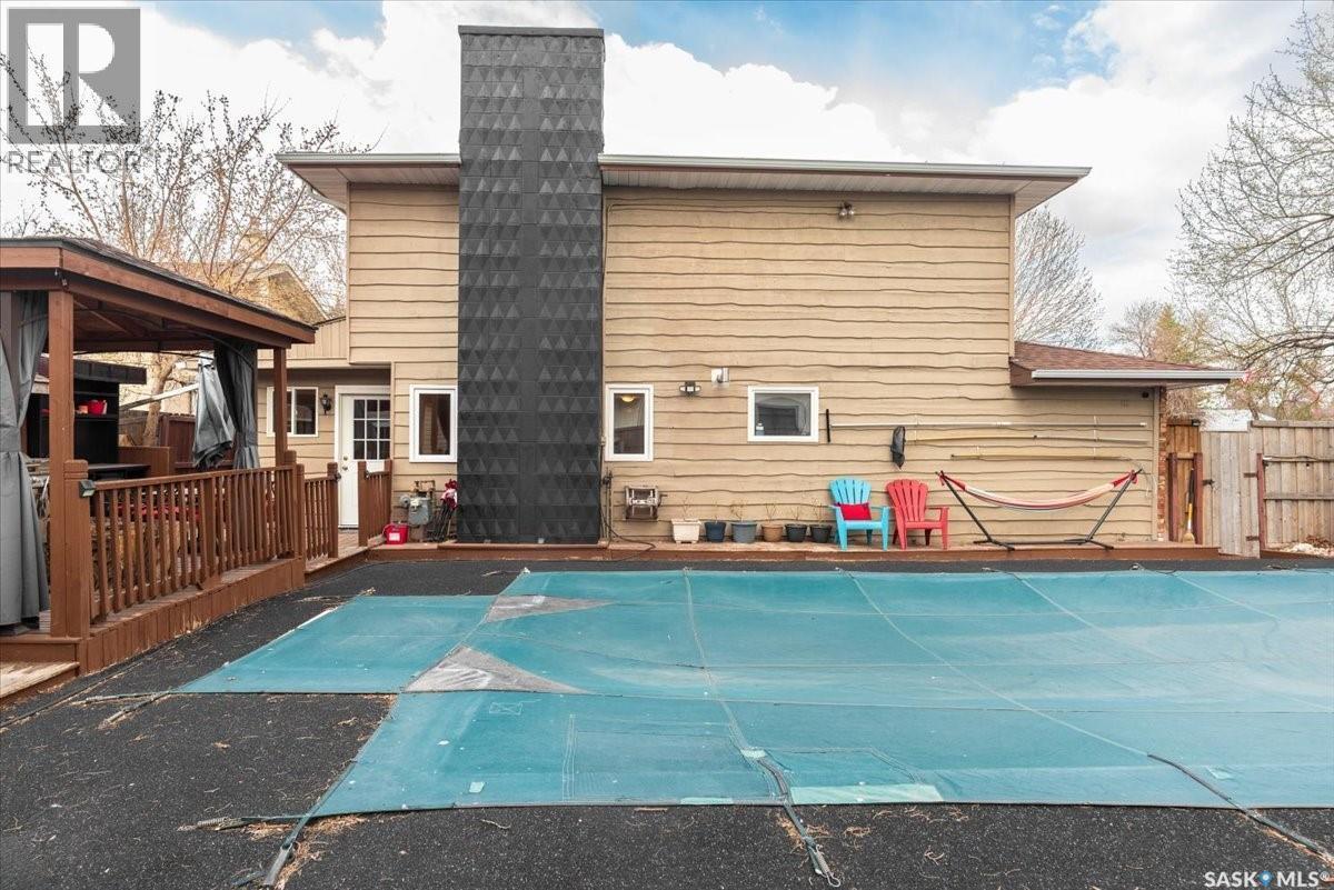 182 Lincoln Drive, Regina, SK - Outdoor With In Ground Pool