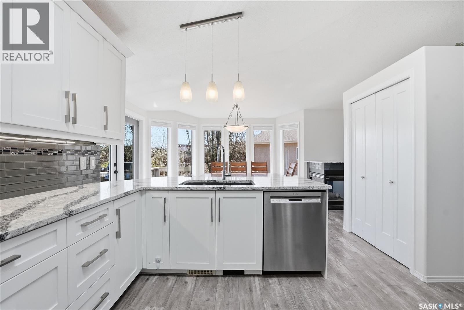 502 Lemay Crescent, Saskatoon, SK - Indoor Photo Showing Kitchen With Upgraded Kitchen
