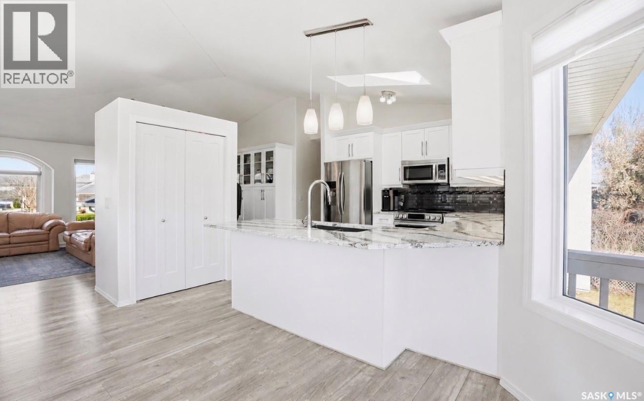 502 Lemay Crescent, Saskatoon, SK - Indoor Photo Showing Kitchen