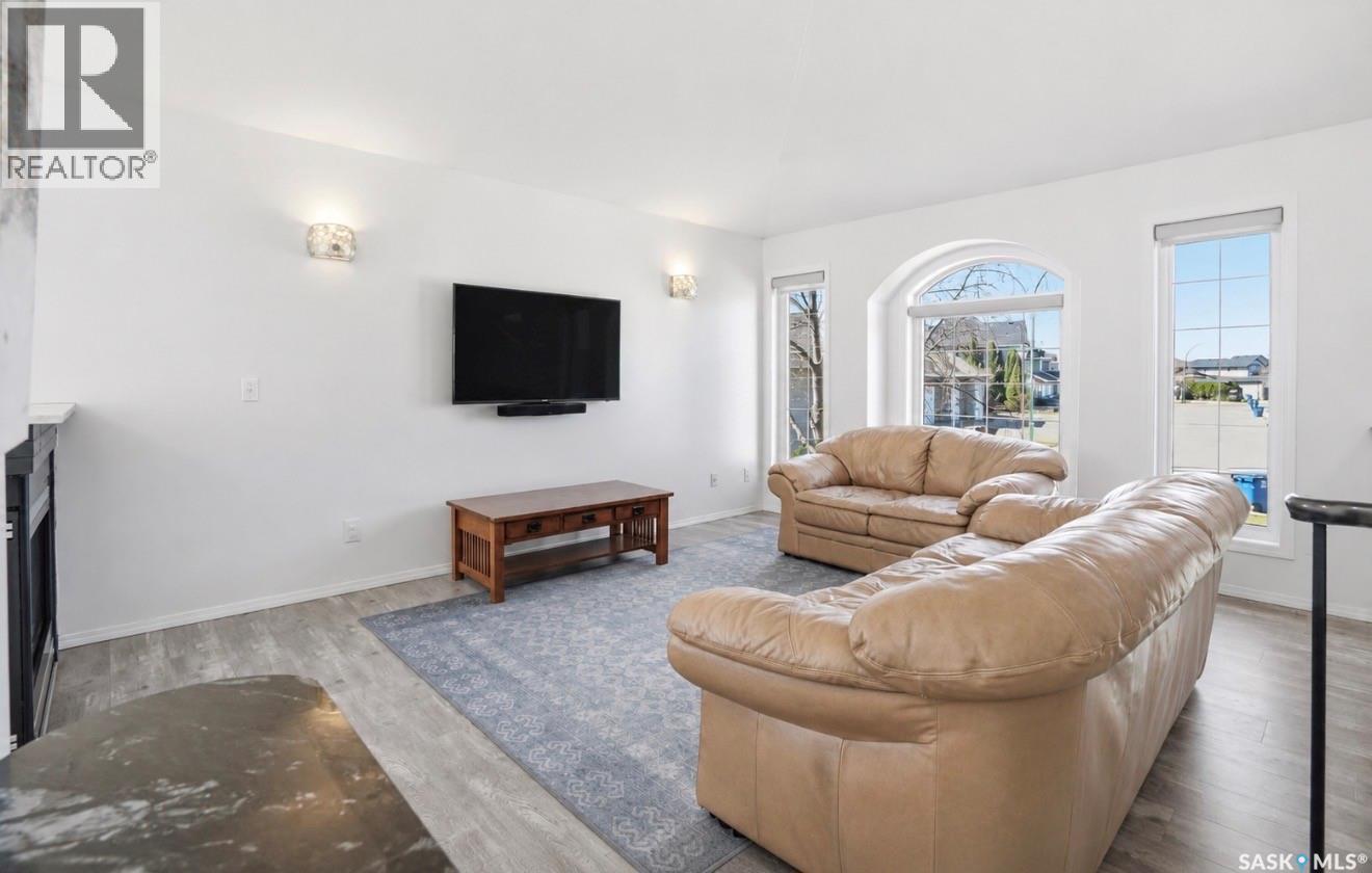 502 Lemay Crescent, Saskatoon, SK - Indoor Photo Showing Living Room