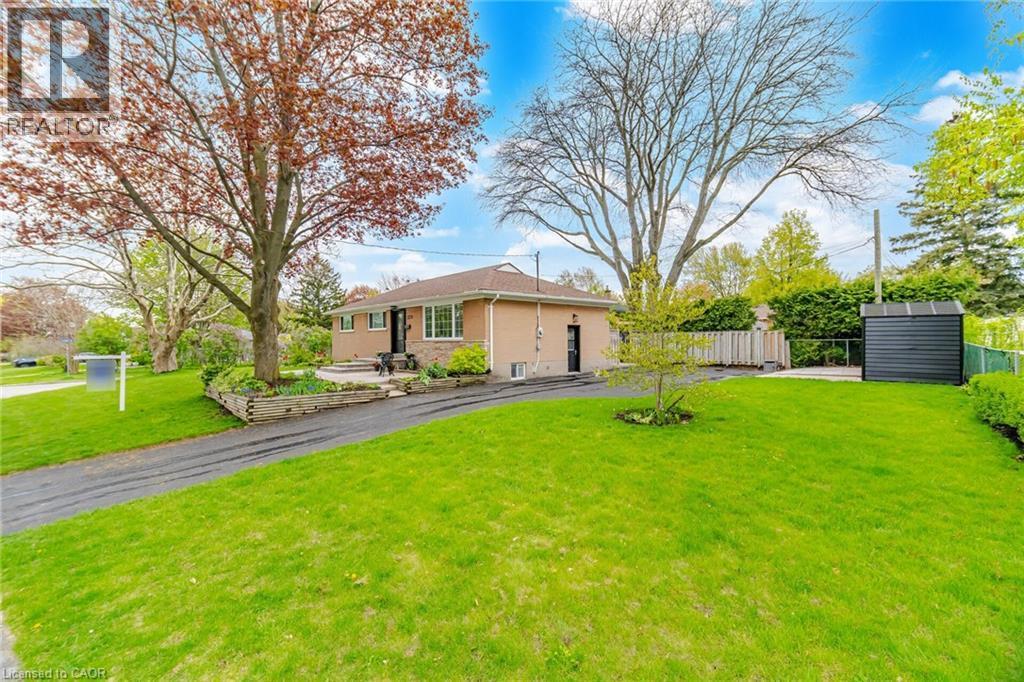 1376 Royal Drive, Burlington, ON - Outdoor