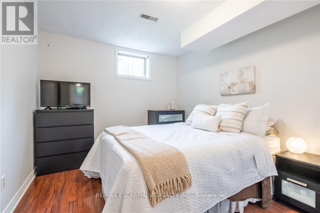 152 7Th Concession Road E, Hamilton, ON - Indoor Photo Showing Bedroom