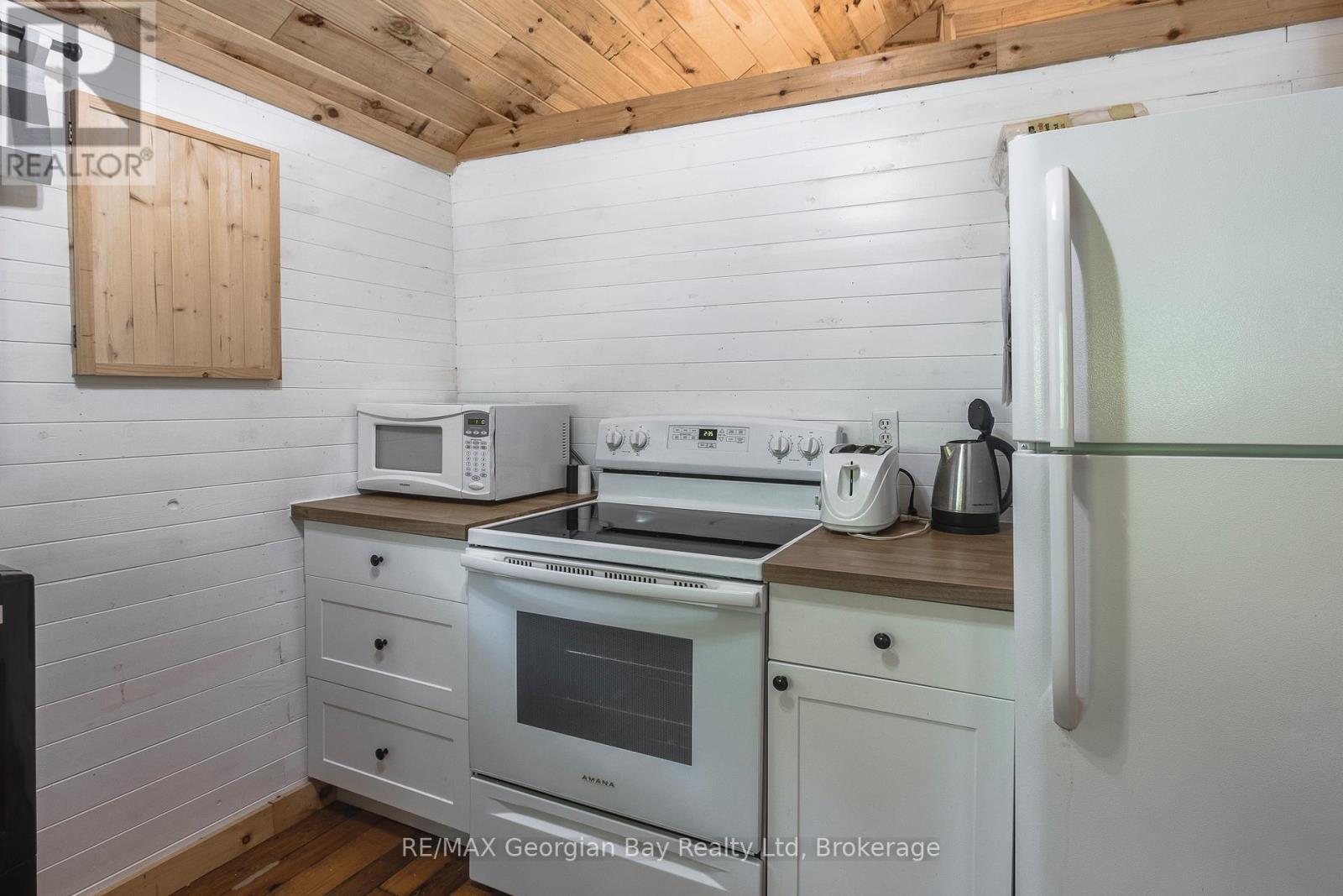 68 Tiny Beaches Road S, Tiny, ON - Indoor Photo Showing Kitchen
