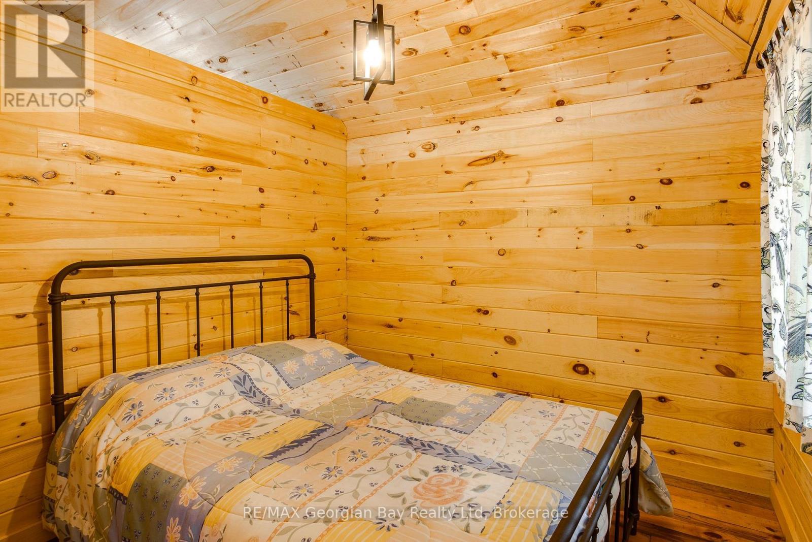 68 Tiny Beaches Road S, Tiny, ON - Indoor Photo Showing Bedroom
