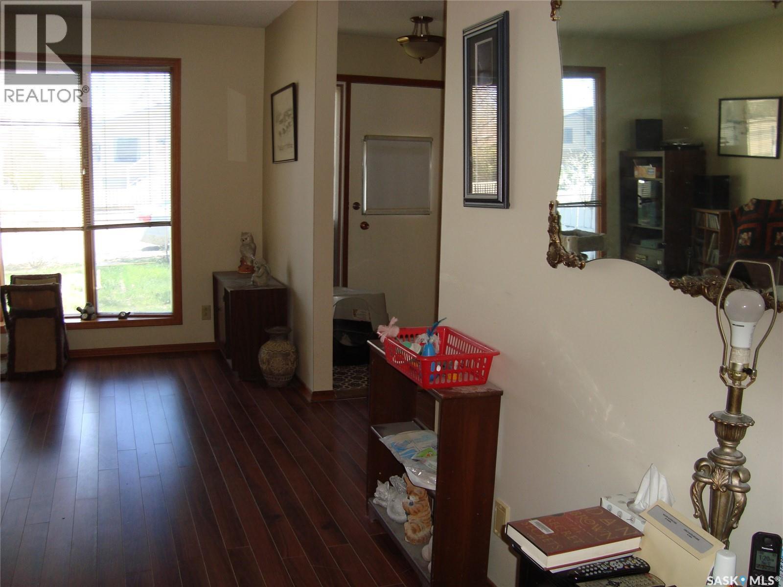 247 9Th Avenue Nw, Swift Current, SK - Indoor