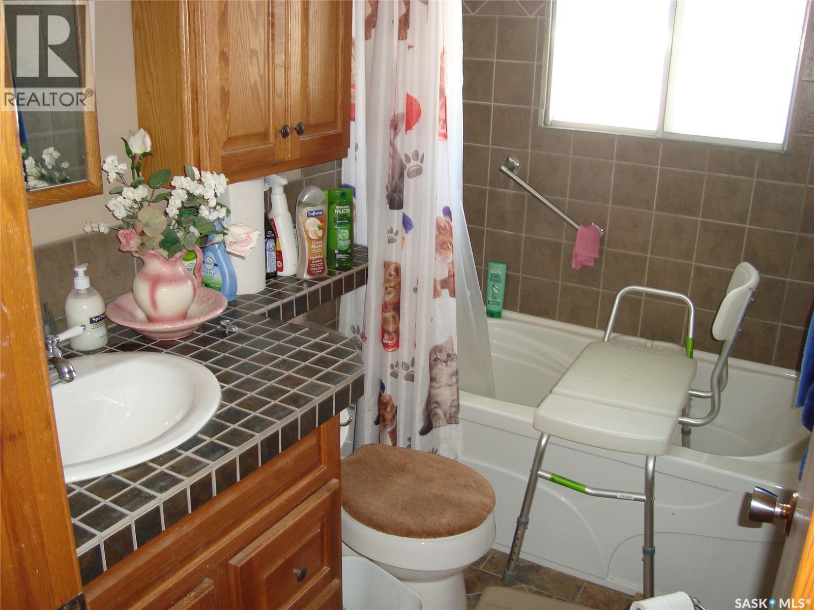 247 9Th Avenue Nw, Swift Current, SK - Indoor