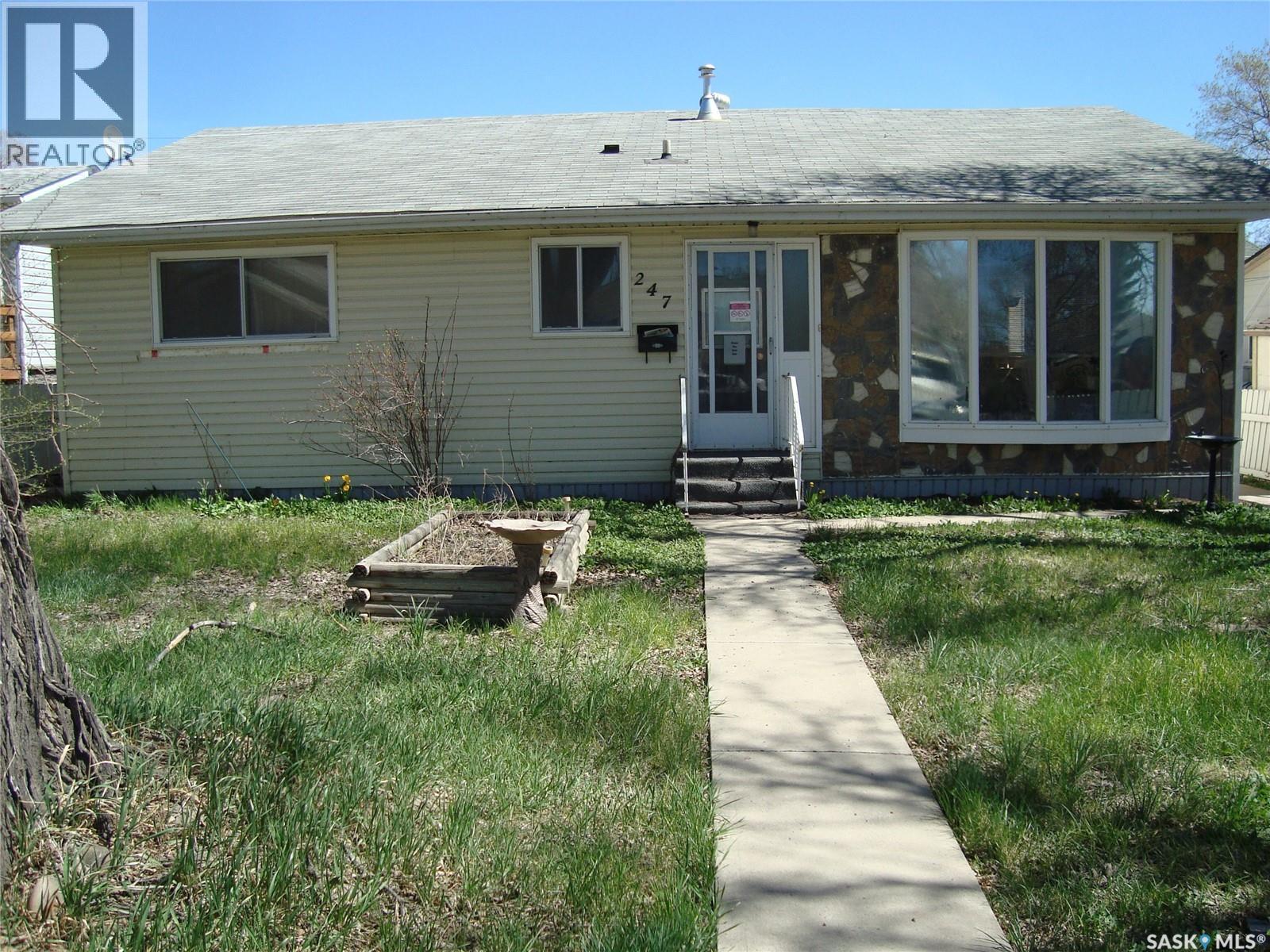 247 9Th Avenue Nw, Swift Current, SK - Outdoor