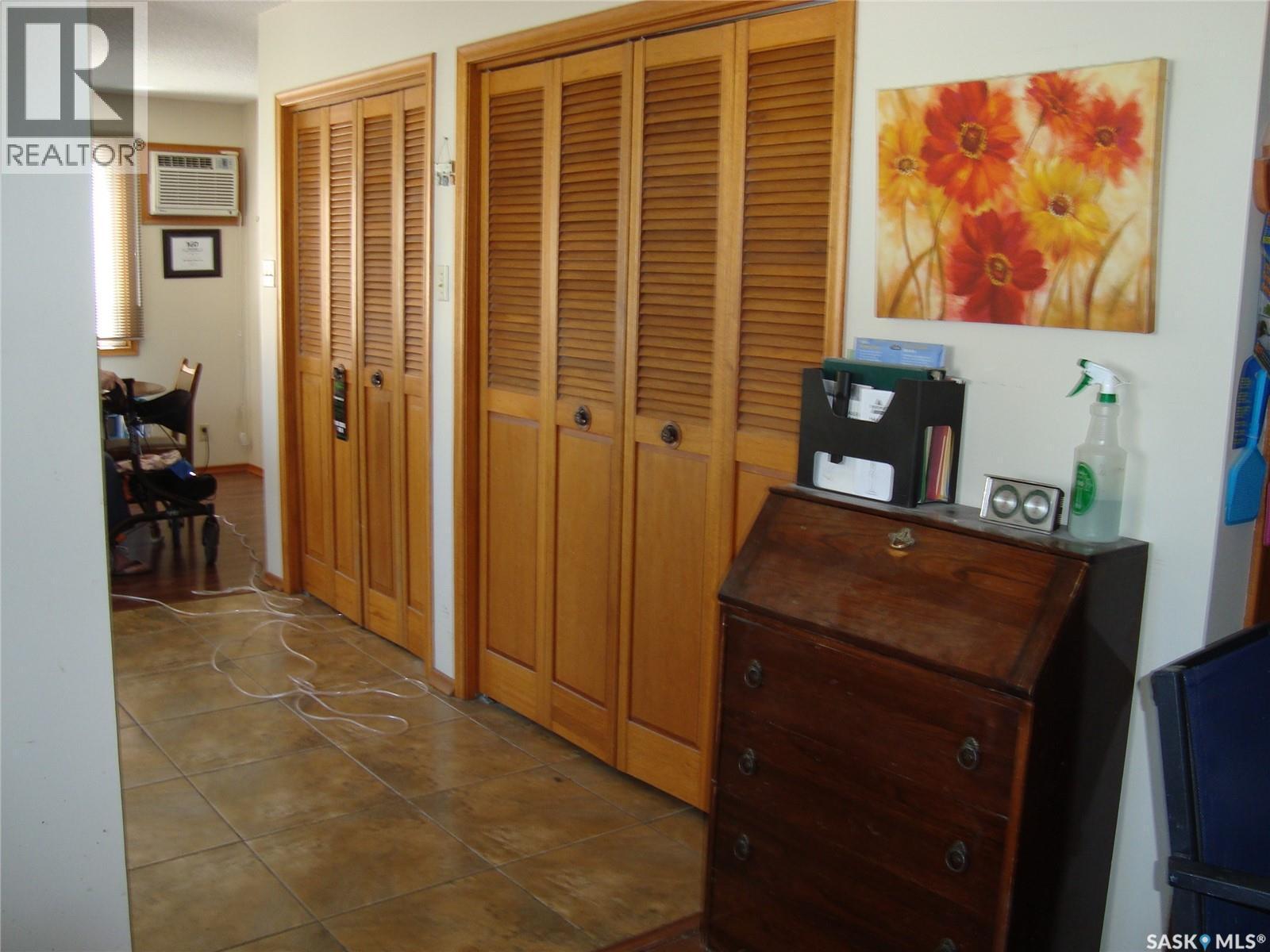 247 9Th Avenue Nw, Swift Current, SK - Indoor Photo Showing Other Room