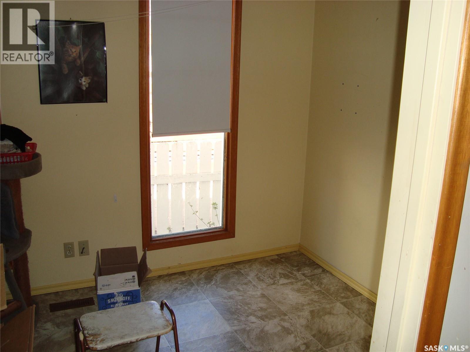 247 9Th Avenue Nw, Swift Current, SK - Indoor Photo Showing Other Room
