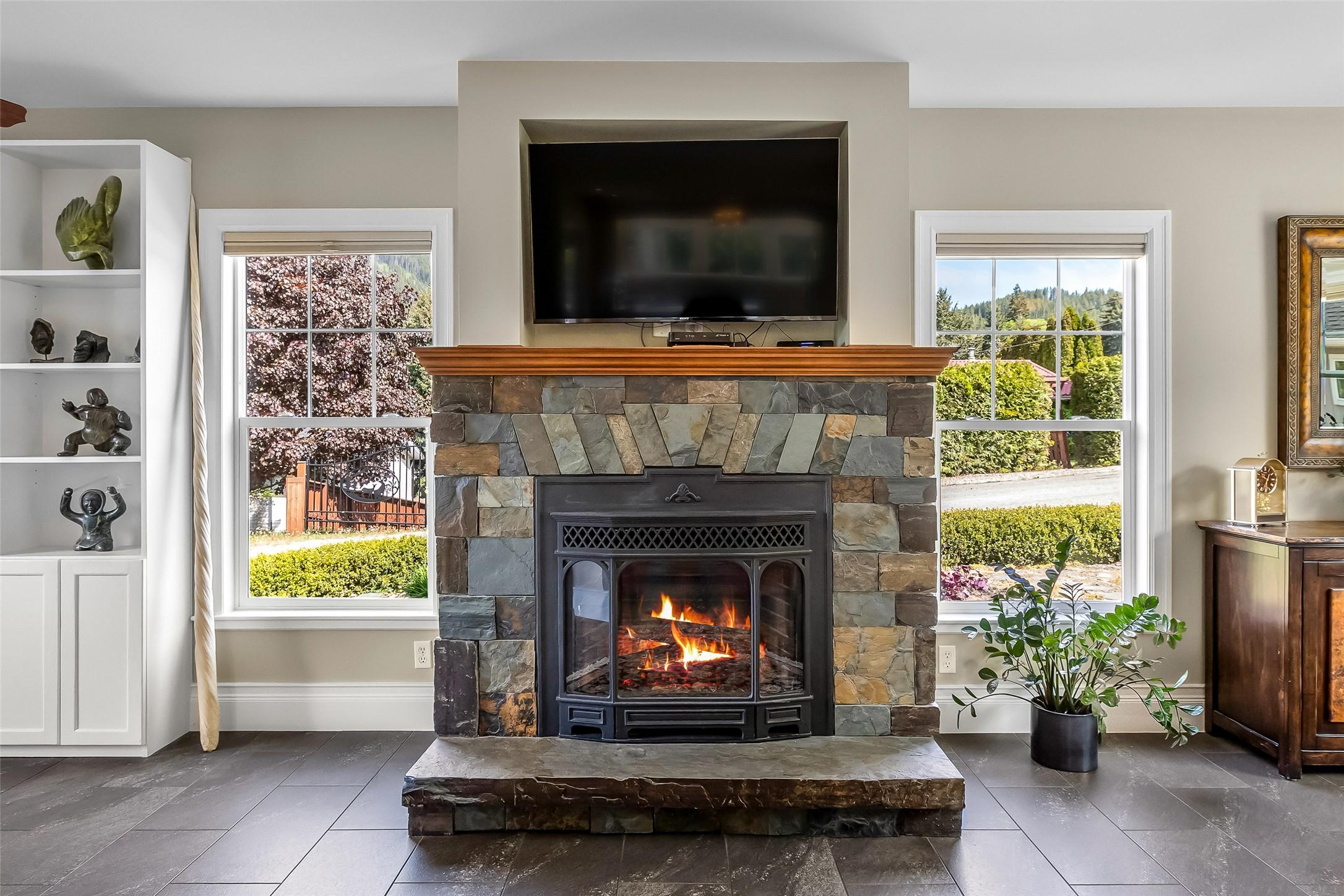 3609 Masuch Road, Creston, BC - Indoor Photo Showing Living Room With Fireplace