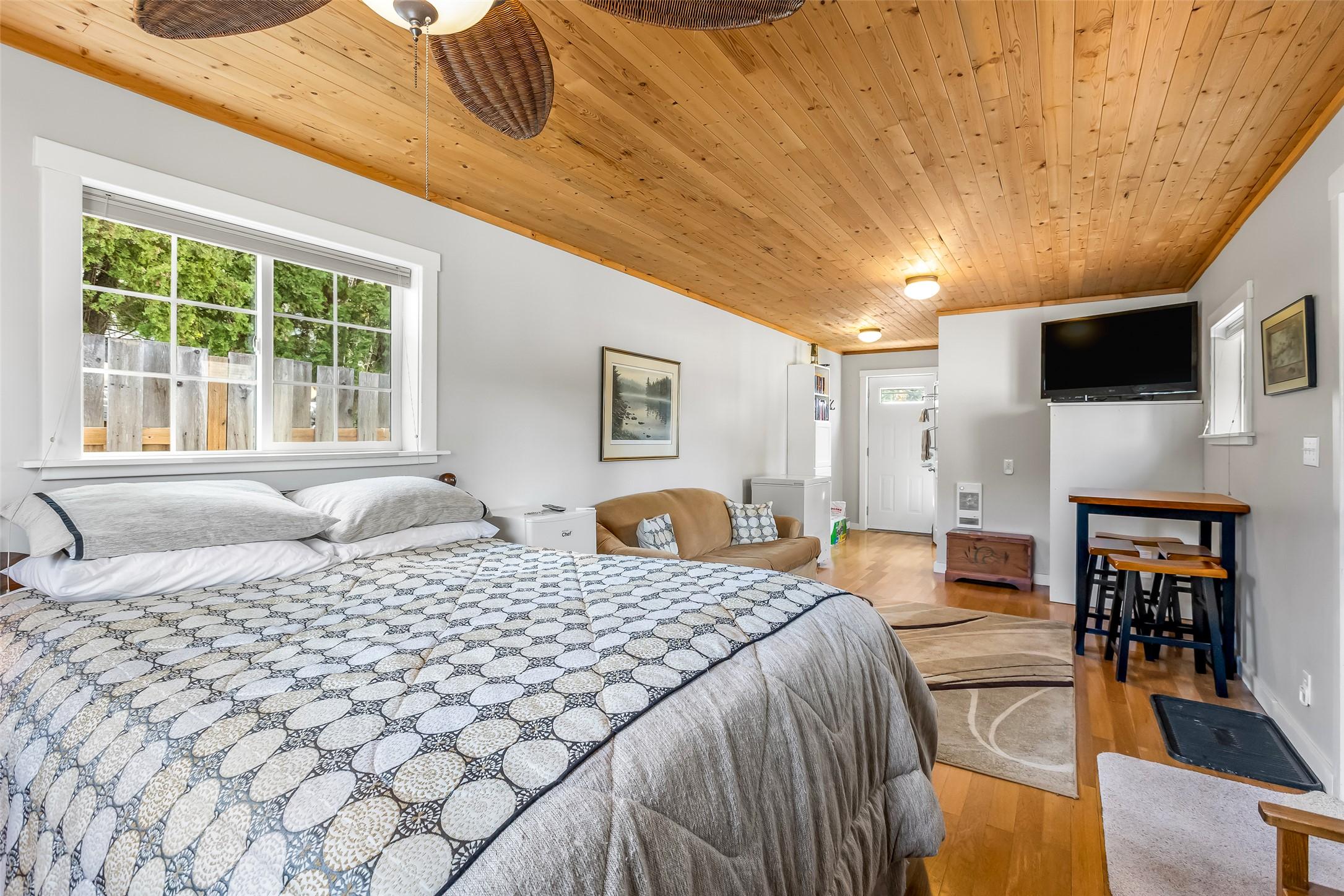 3609 Masuch Road, Creston, BC - Indoor Photo Showing Bedroom