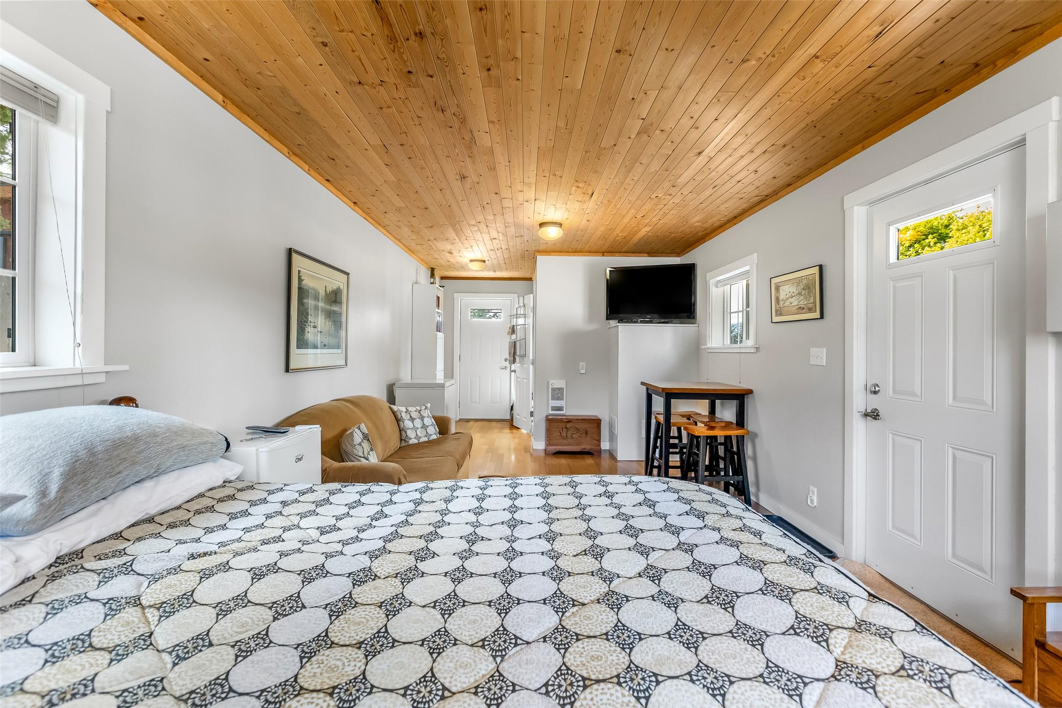 3609 Masuch Road, Creston, BC - Indoor Photo Showing Bedroom
