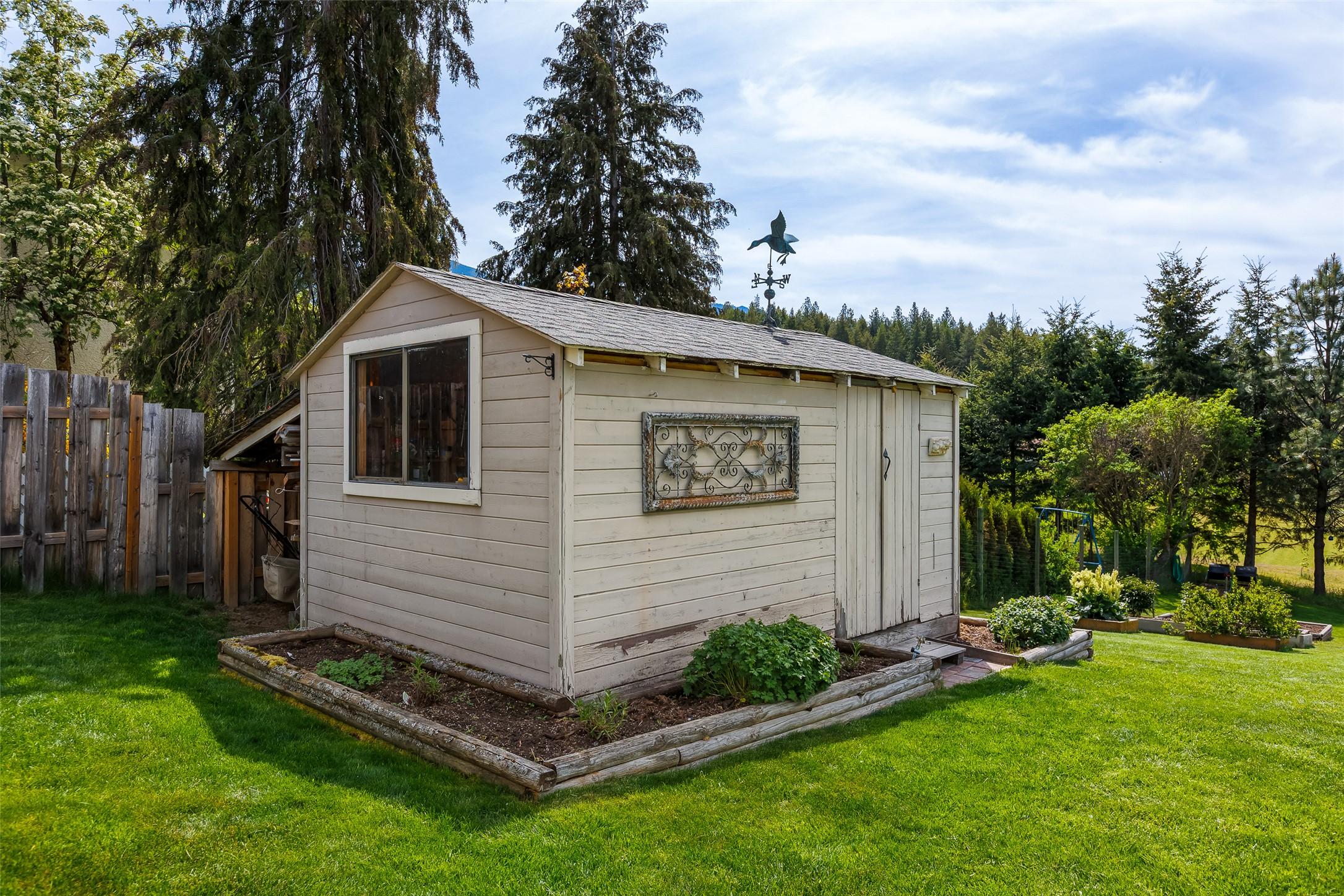 3609 Masuch Road, Creston, BC - Outdoor With Exterior