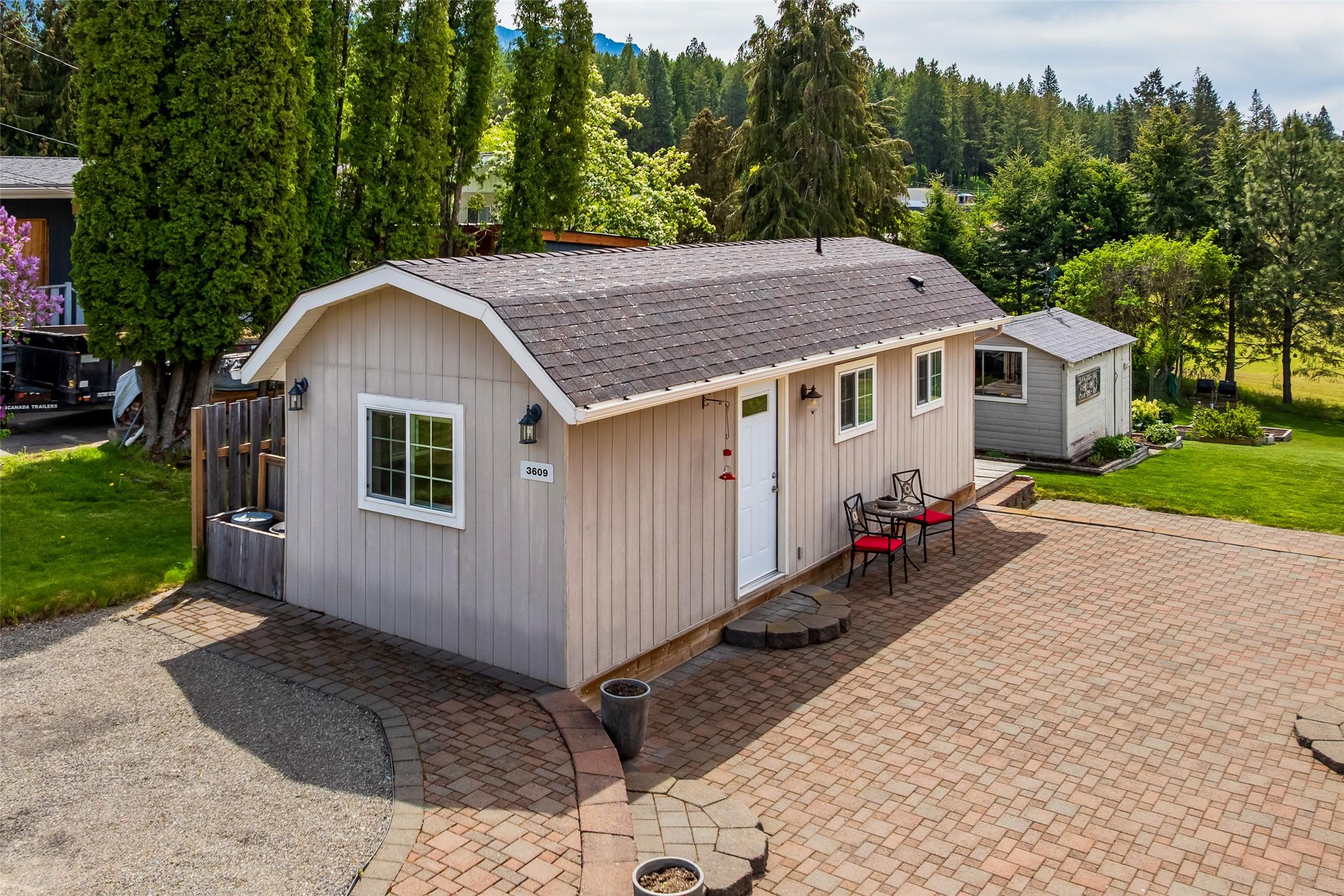 3609 Masuch Road, Creston, BC - Outdoor With Exterior