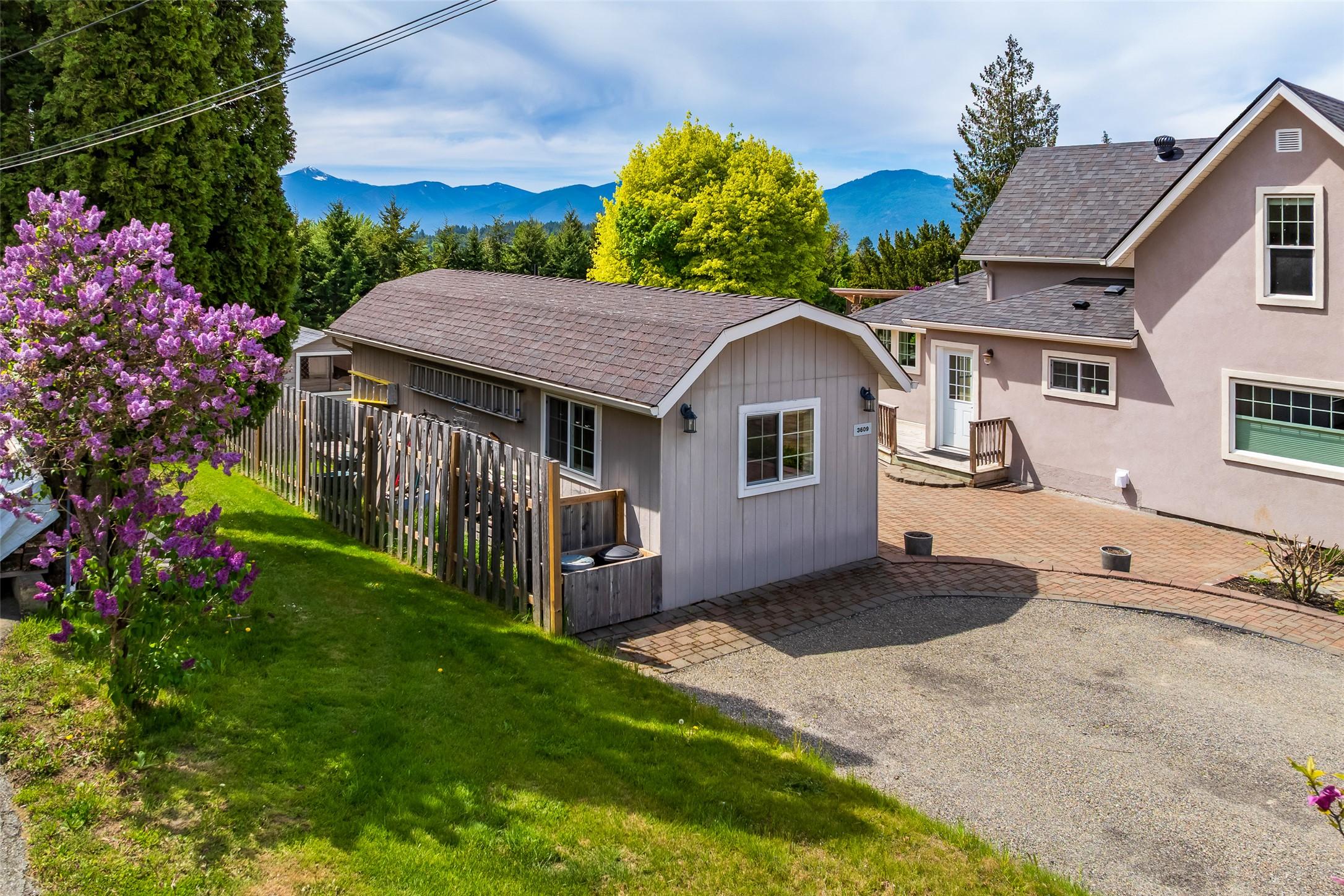3609 Masuch Road, Creston, BC - Outdoor With Exterior