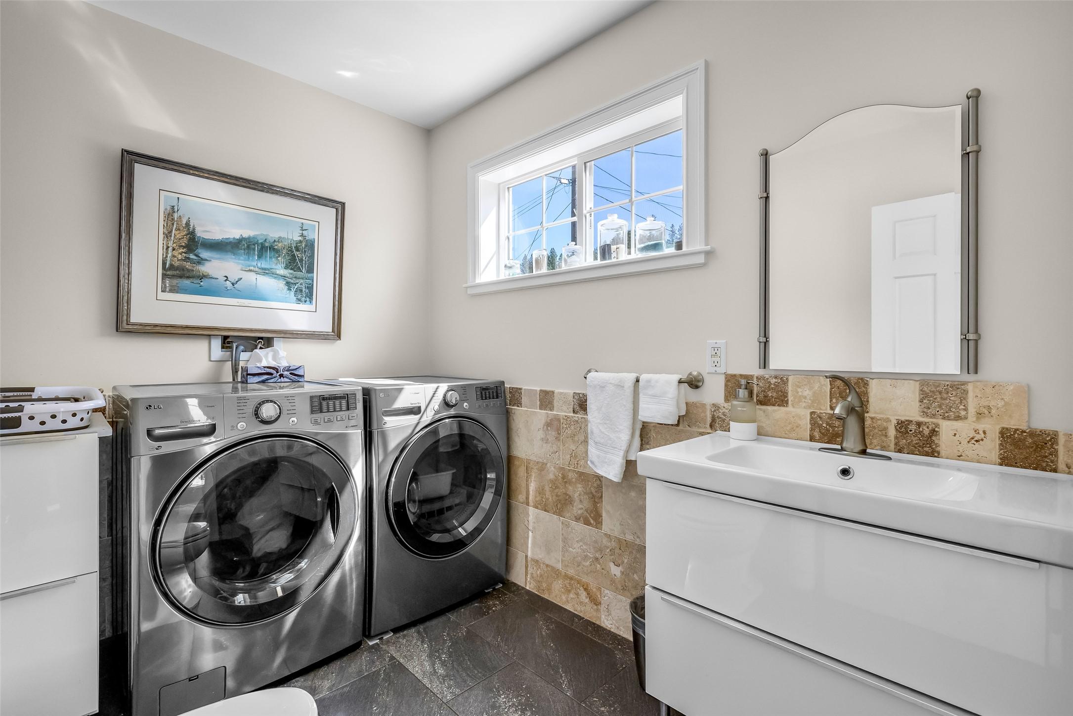 3609 Masuch Road, Creston, BC - Indoor Photo Showing Laundry Room