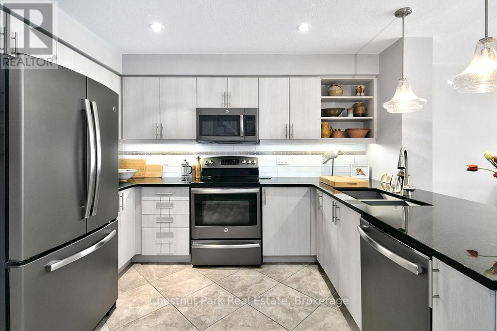 54 Conservation Way, Collingwood, ON - Indoor Photo Showing Kitchen With Stainless Steel Kitchen With Double Sink