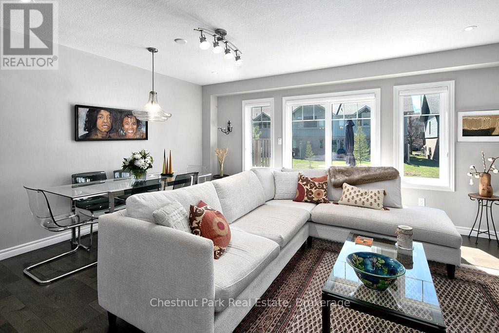 54 Conservation Way, Collingwood, ON - Indoor Photo Showing Living Room
