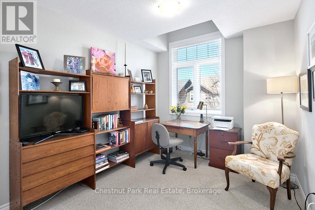 Office/bedroom with full closet - 54 Conservation Way, Collingwood, ON - Indoor Photo Showing Office