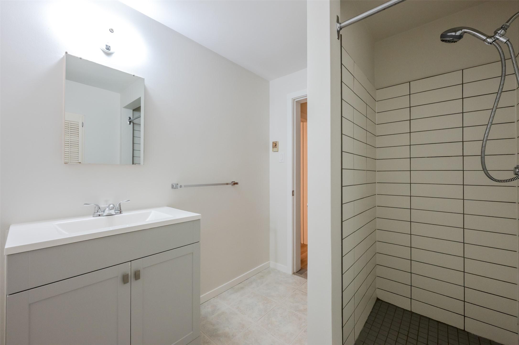 132 Secrest Place, Penticton, BC - Indoor Photo Showing Bathroom