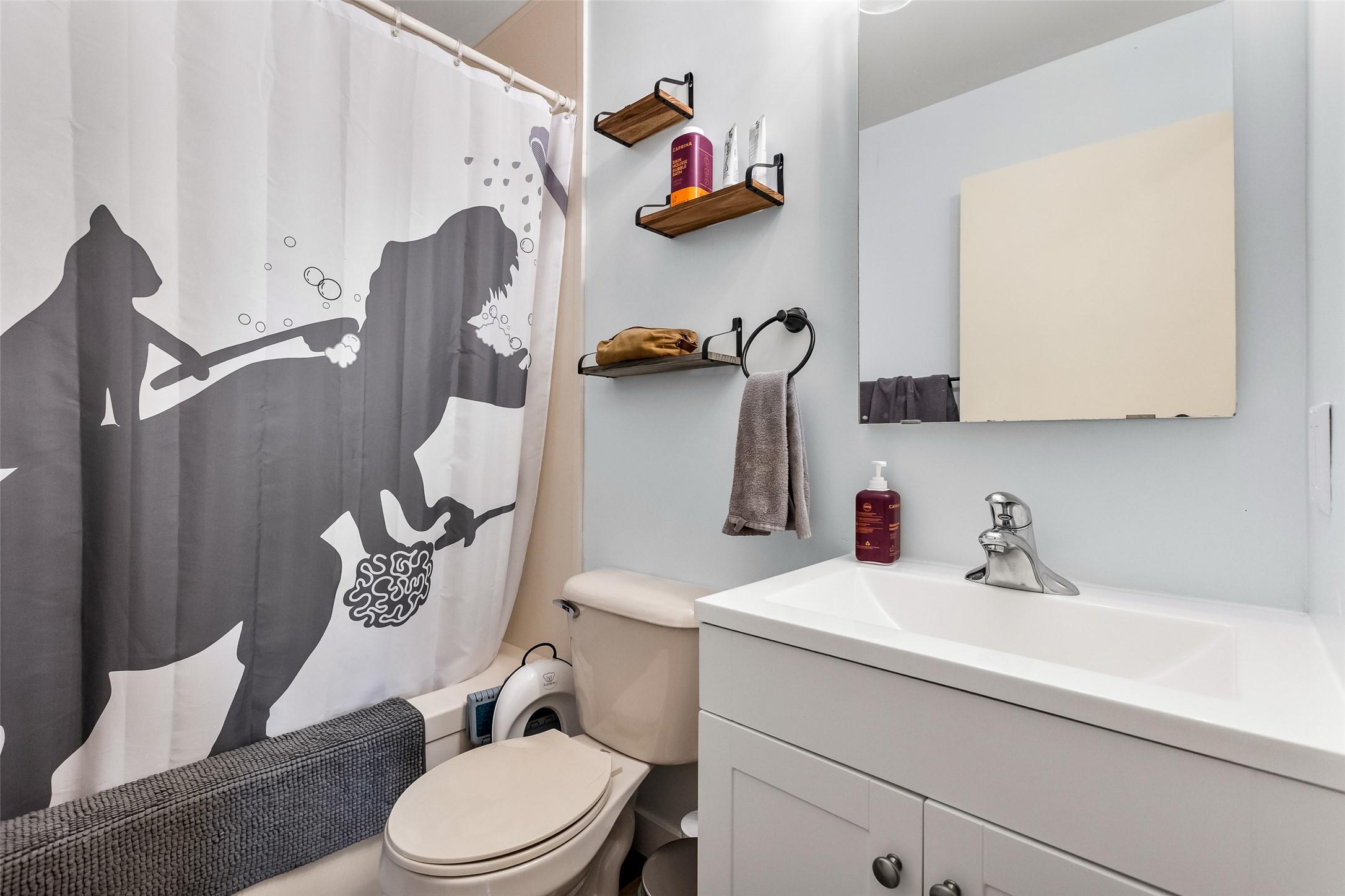 3988 Samuelson Road, Canyon, BC - Indoor Photo Showing Bathroom