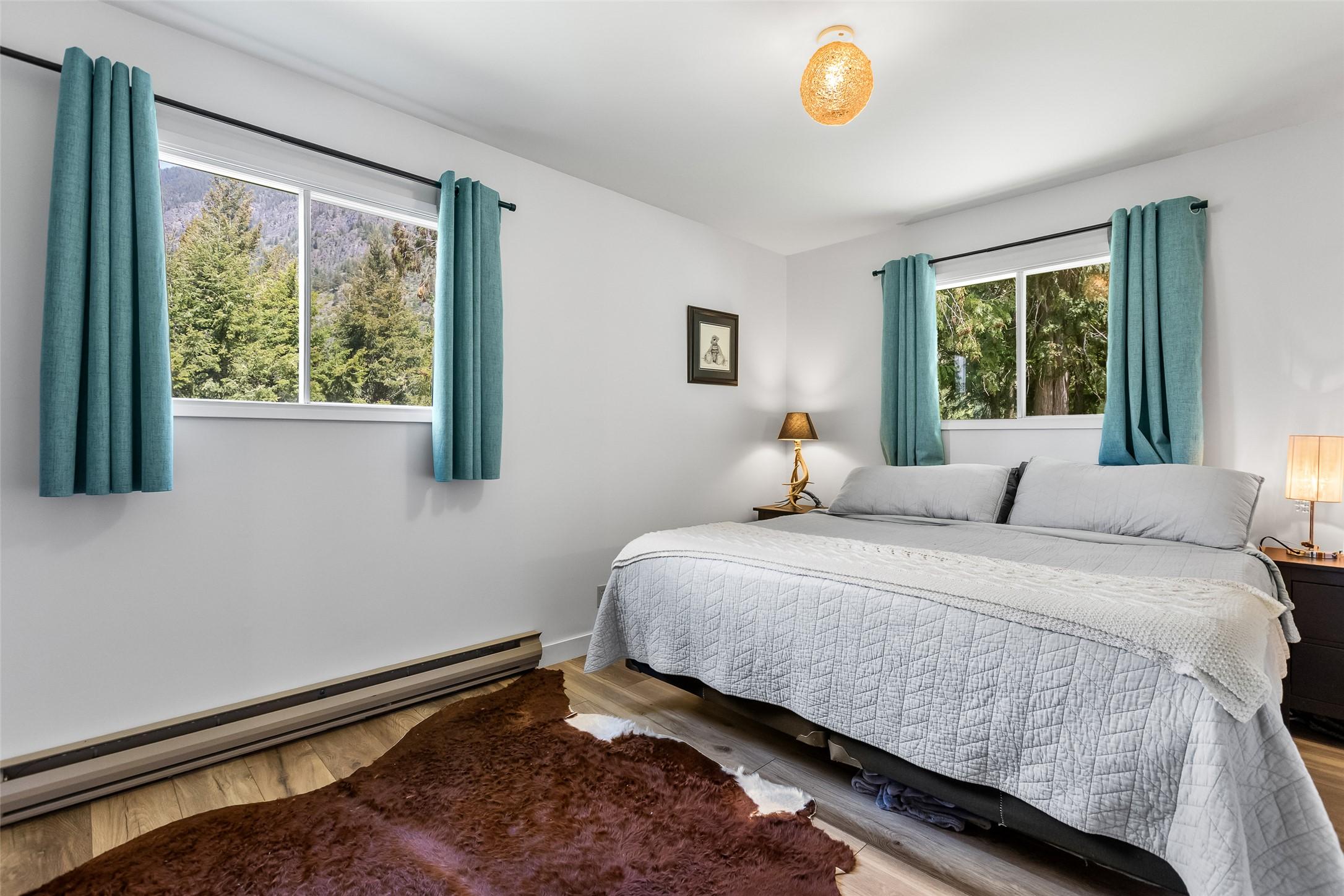 3988 Samuelson Road, Canyon, BC - Indoor Photo Showing Bedroom