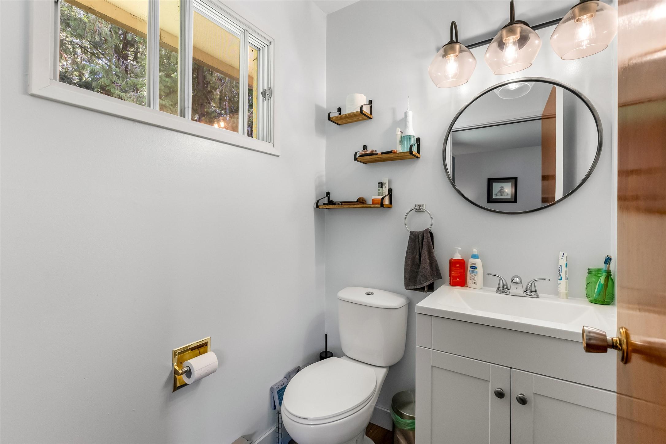 3988 Samuelson Road, Canyon, BC - Indoor Photo Showing Bathroom