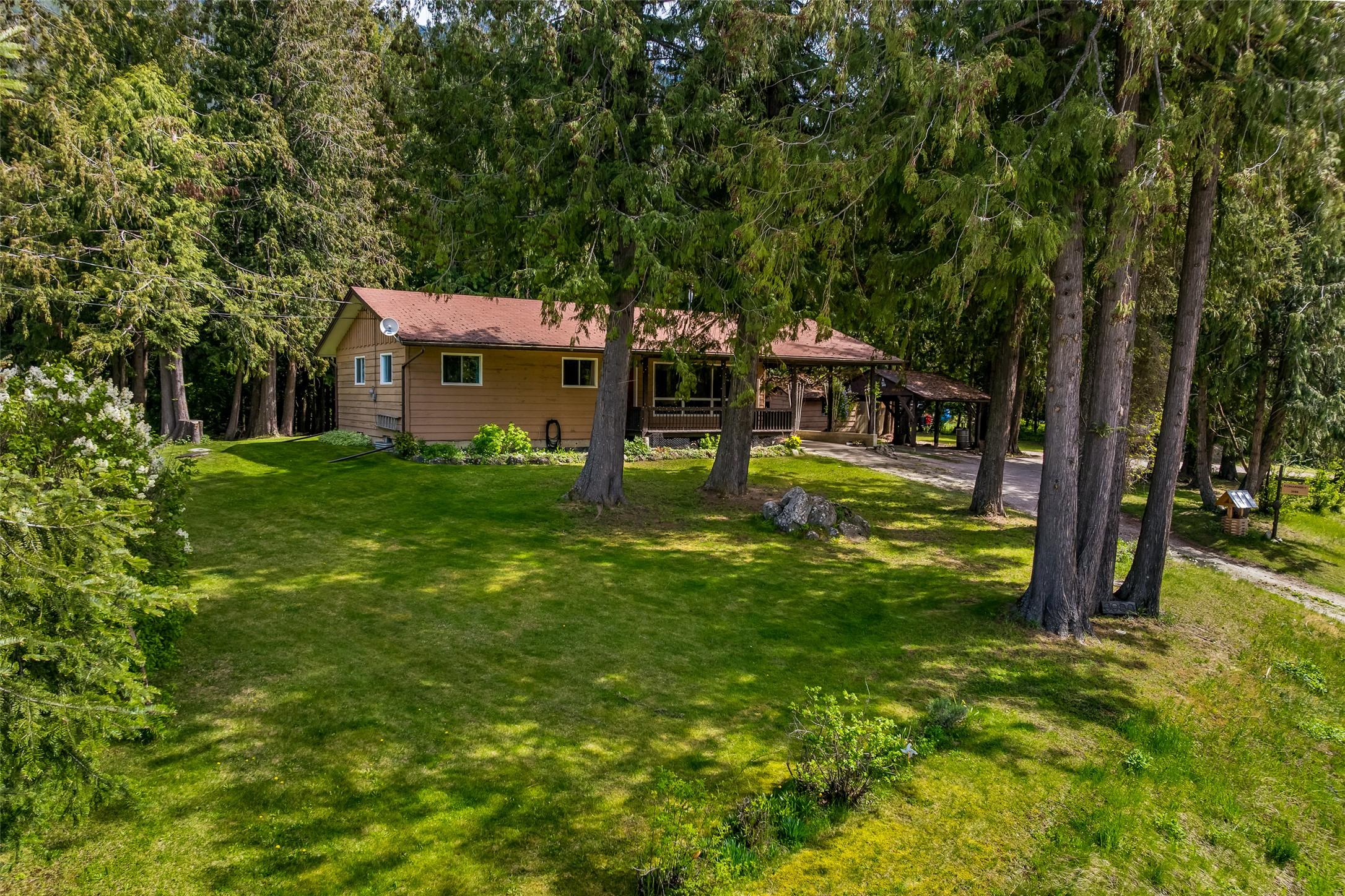3988 Samuelson Road, Canyon, BC - Outdoor