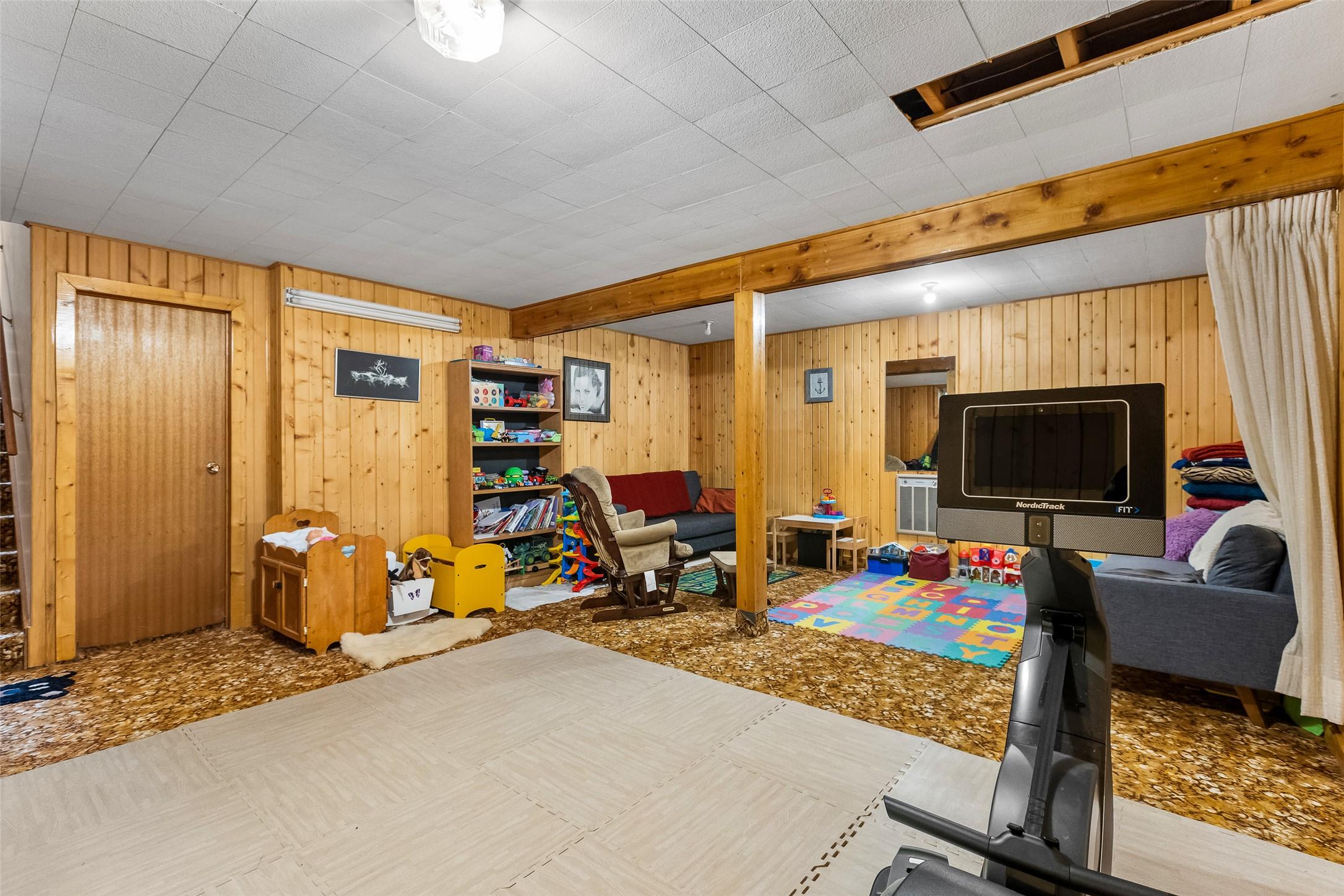 3988 Samuelson Road, Canyon, BC - Indoor