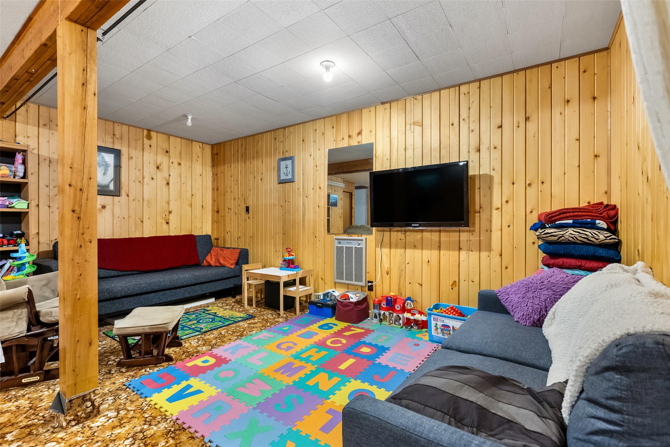 3988 Samuelson Road, Canyon, BC - Indoor