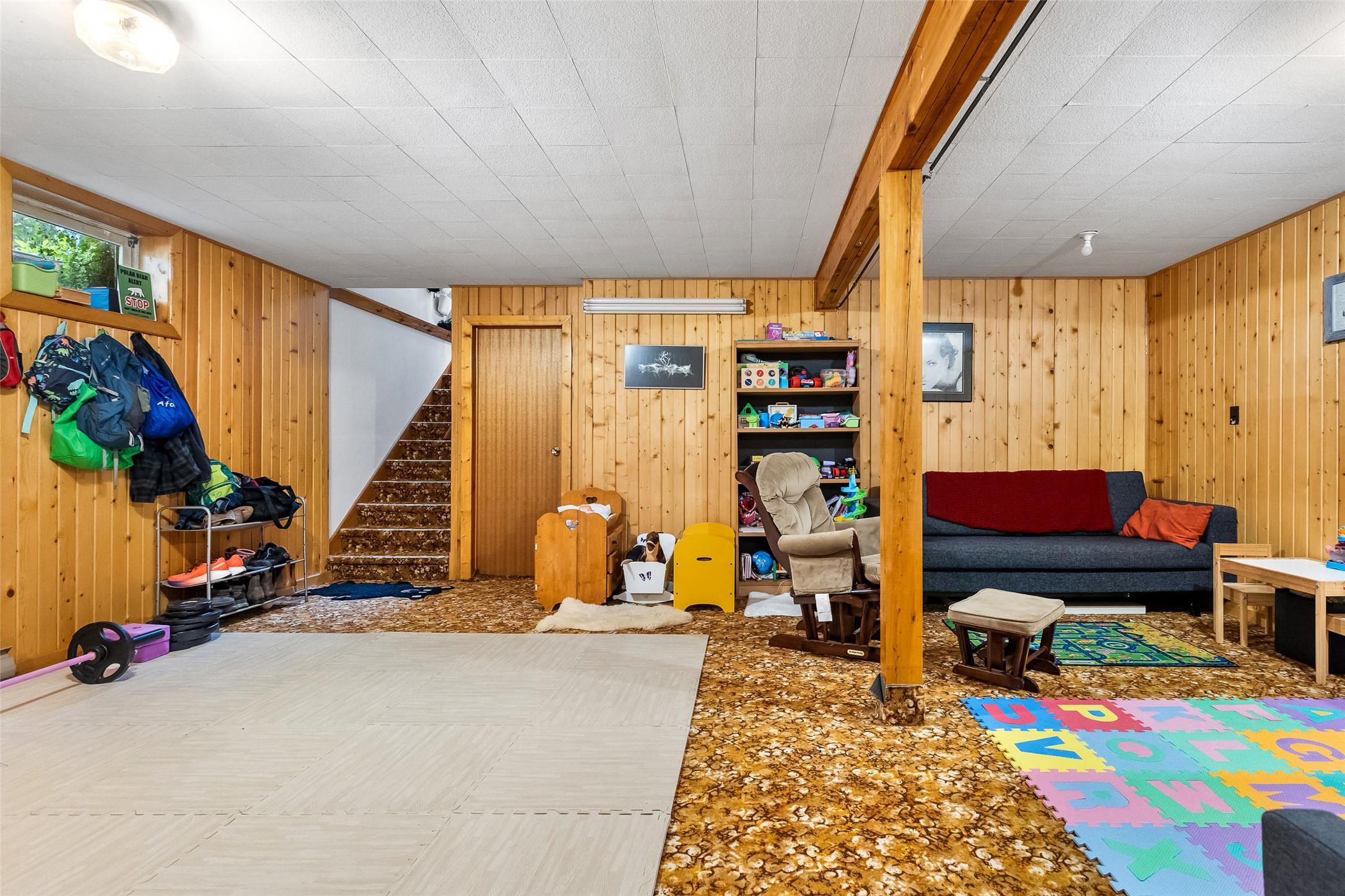 3988 Samuelson Road, Canyon, BC - Indoor