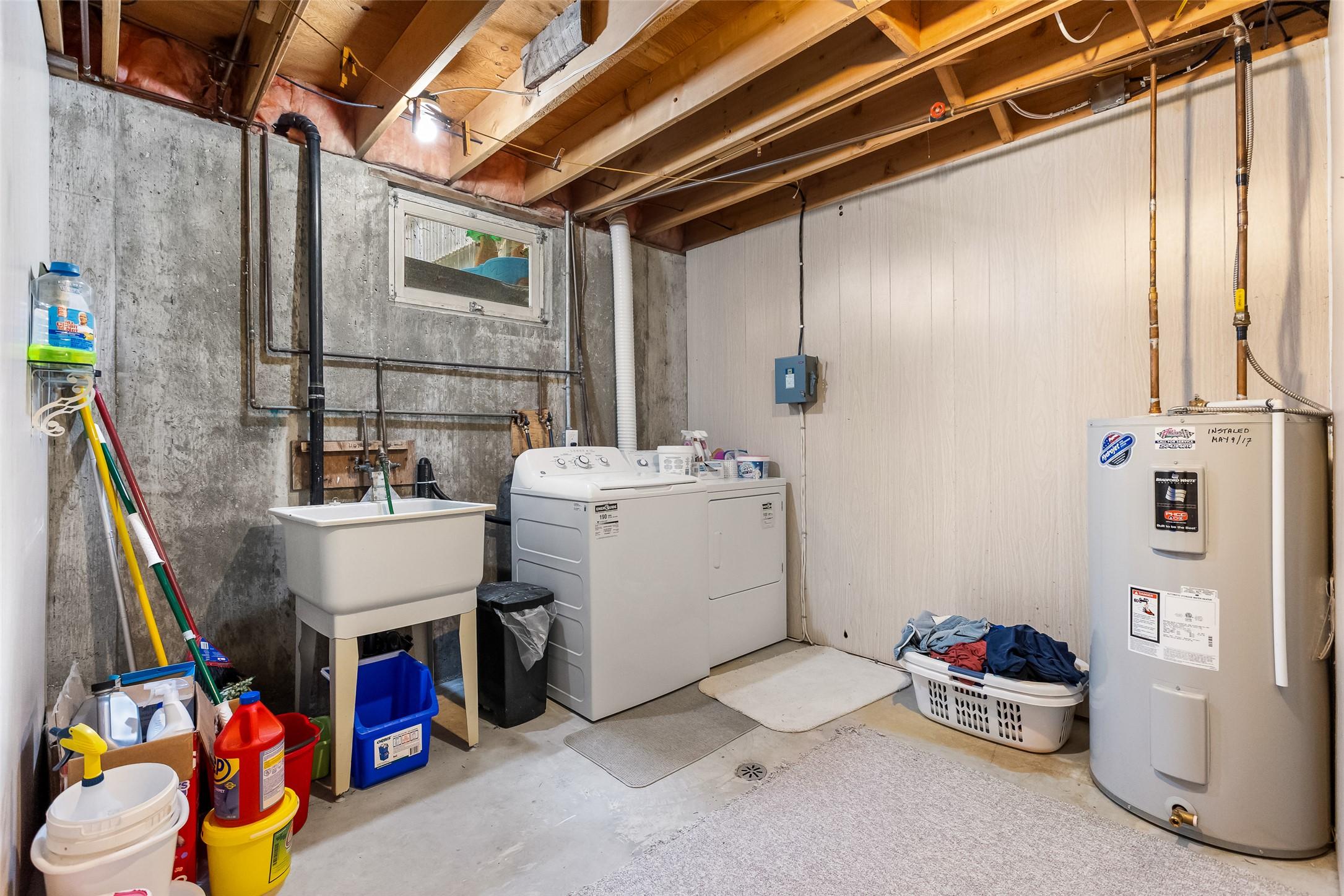 3988 Samuelson Road, Canyon, BC - Indoor Photo Showing Laundry Room