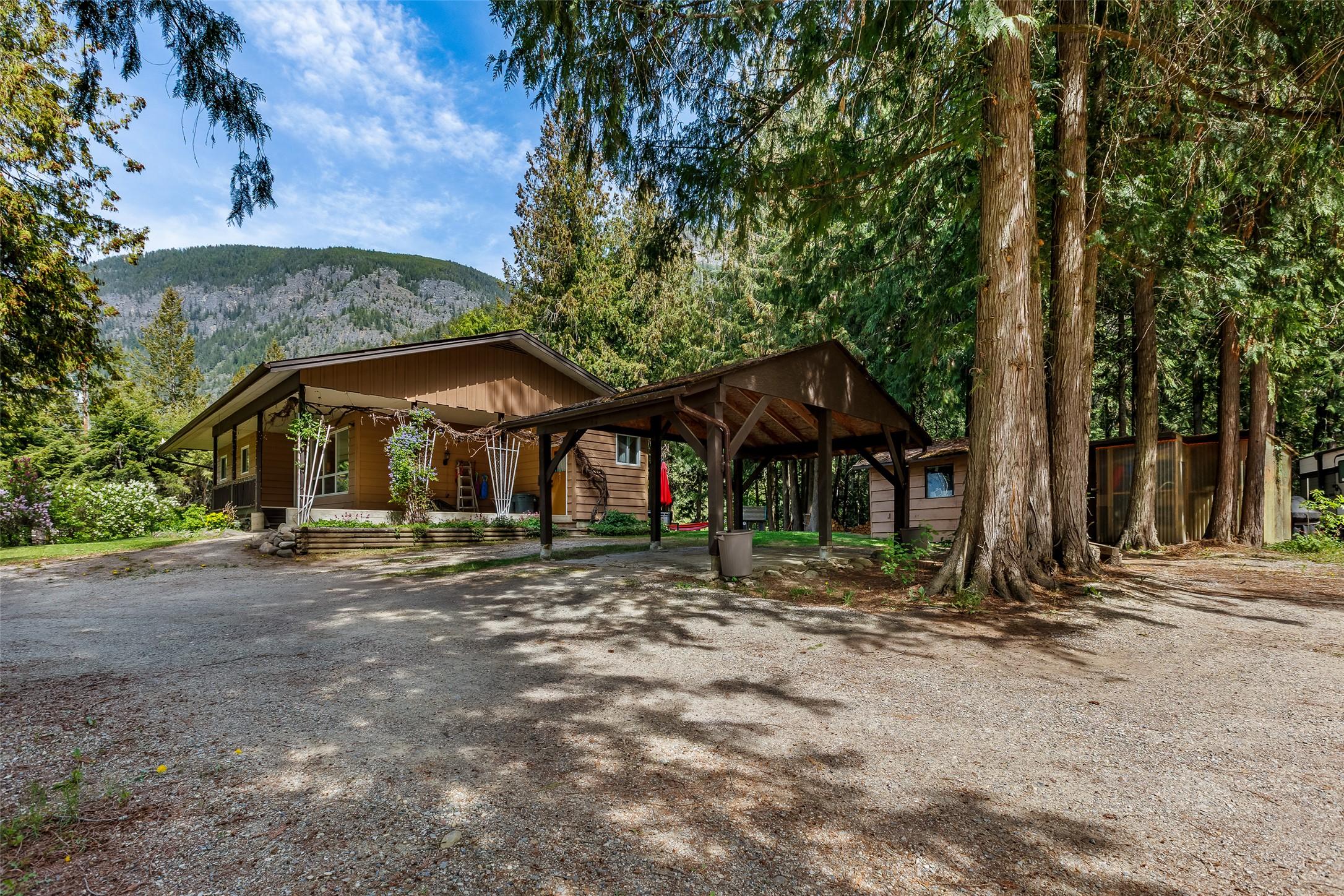 3988 Samuelson Road, Canyon, BC - Outdoor