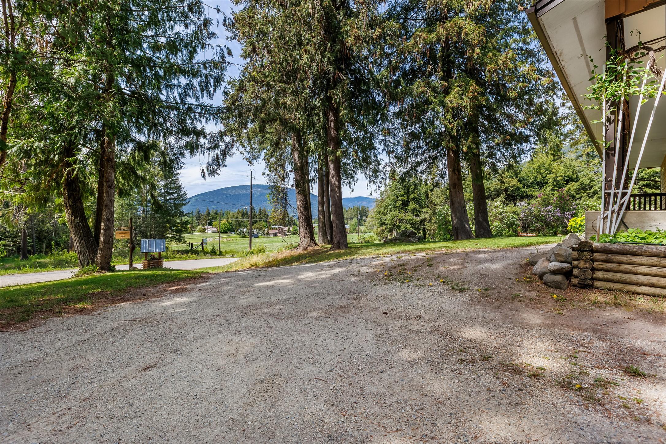 3988 Samuelson Road, Canyon, BC - Outdoor