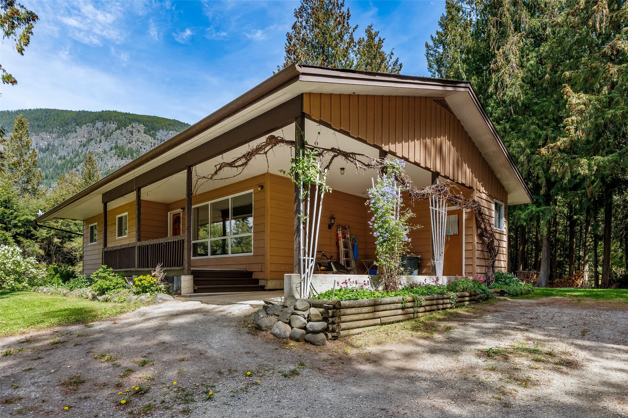 3988 Samuelson Road, Canyon, BC - Outdoor With Deck Patio Veranda