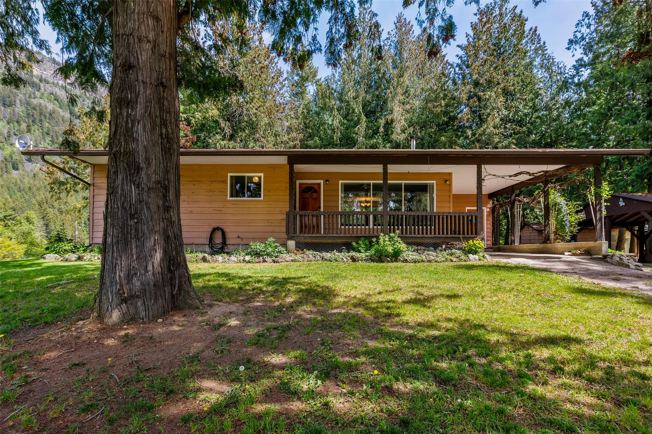 3988 Samuelson Road, Canyon, BC - Outdoor With Deck Patio Veranda