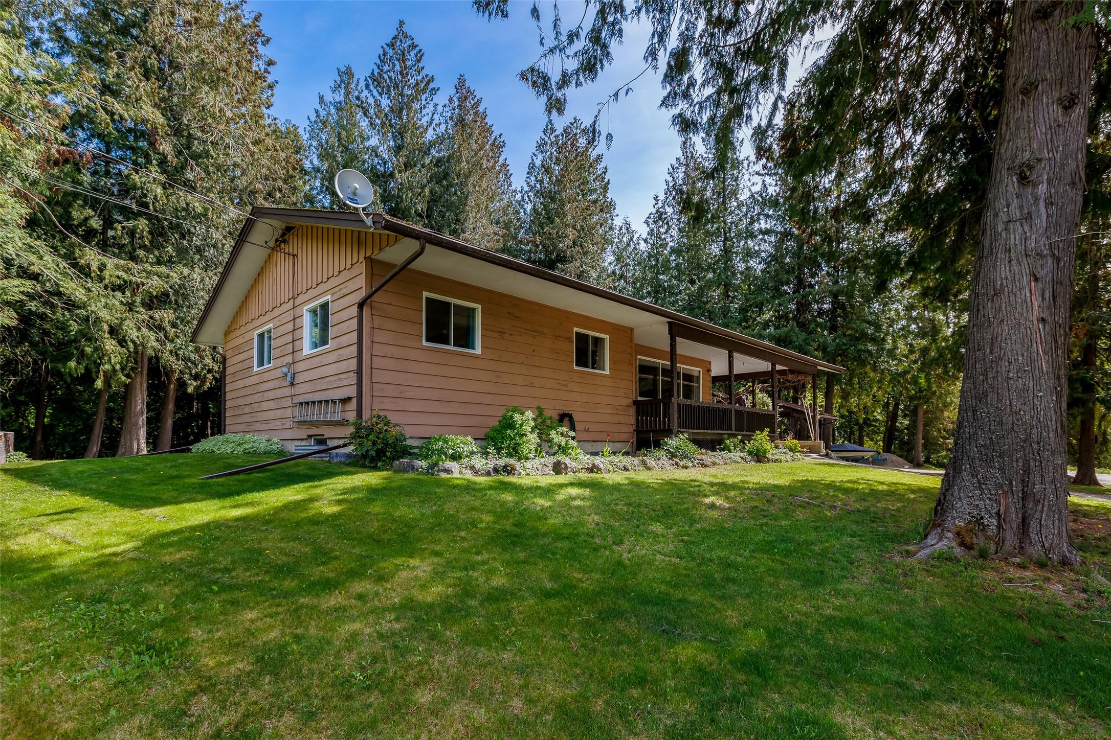 3988 Samuelson Road, Canyon, BC - Outdoor