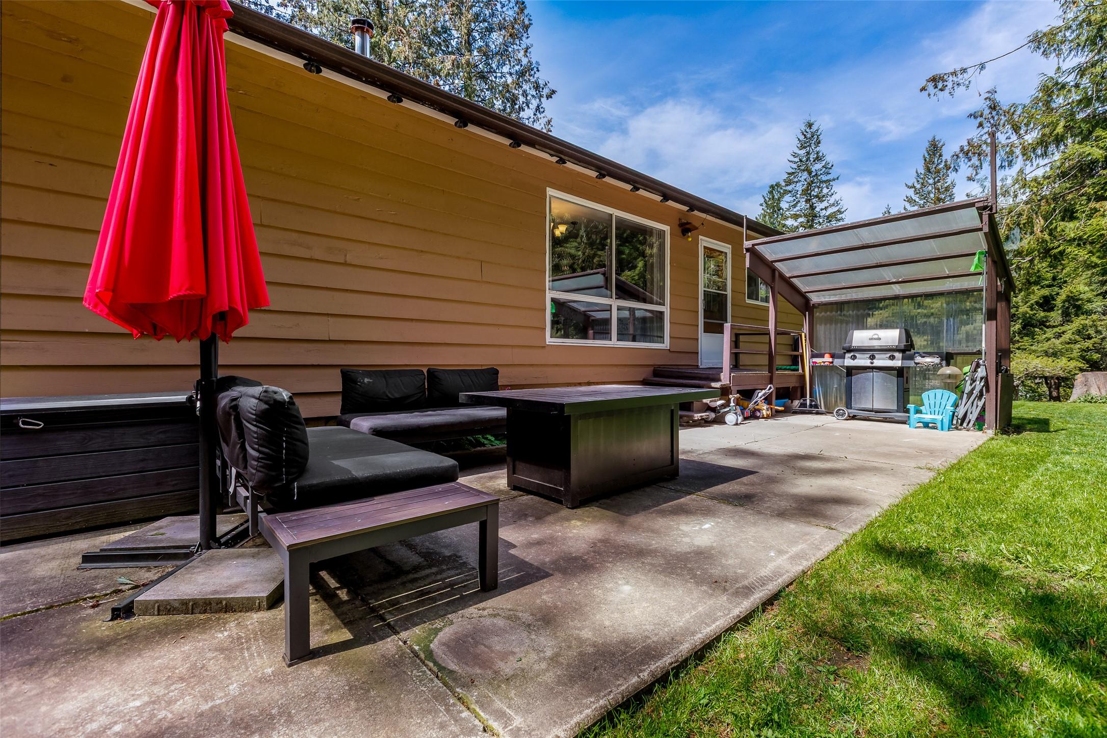 3988 Samuelson Road, Canyon, BC - Outdoor With Exterior