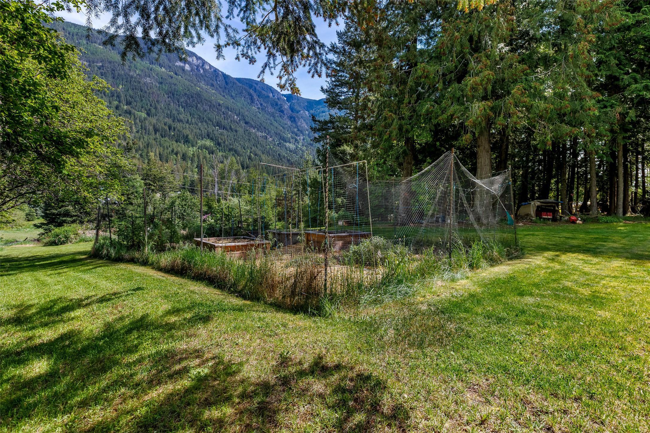 3988 Samuelson Road, Canyon, BC - Outdoor