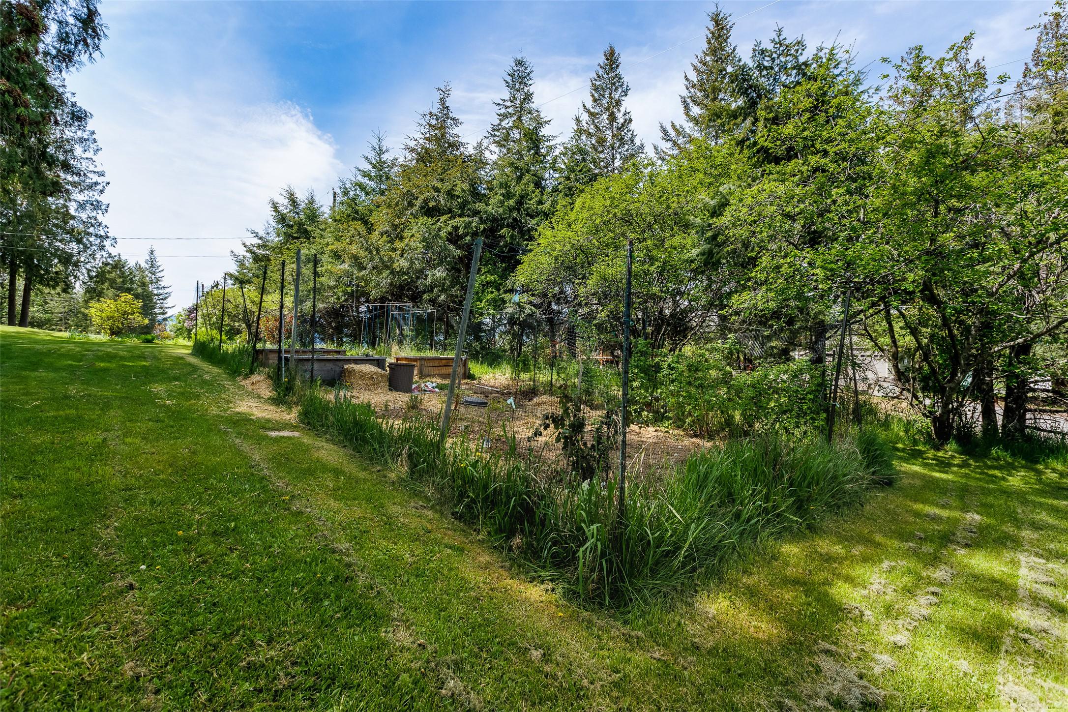 3988 Samuelson Road, Canyon, BC - Outdoor
