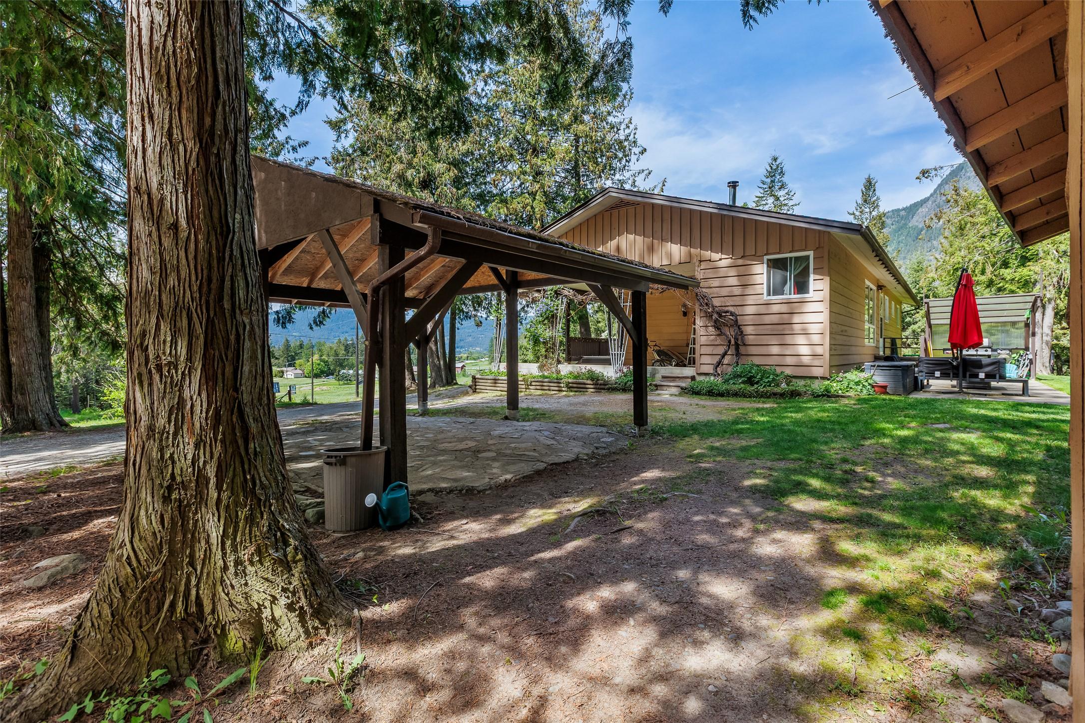 3988 Samuelson Road, Canyon, BC - Outdoor